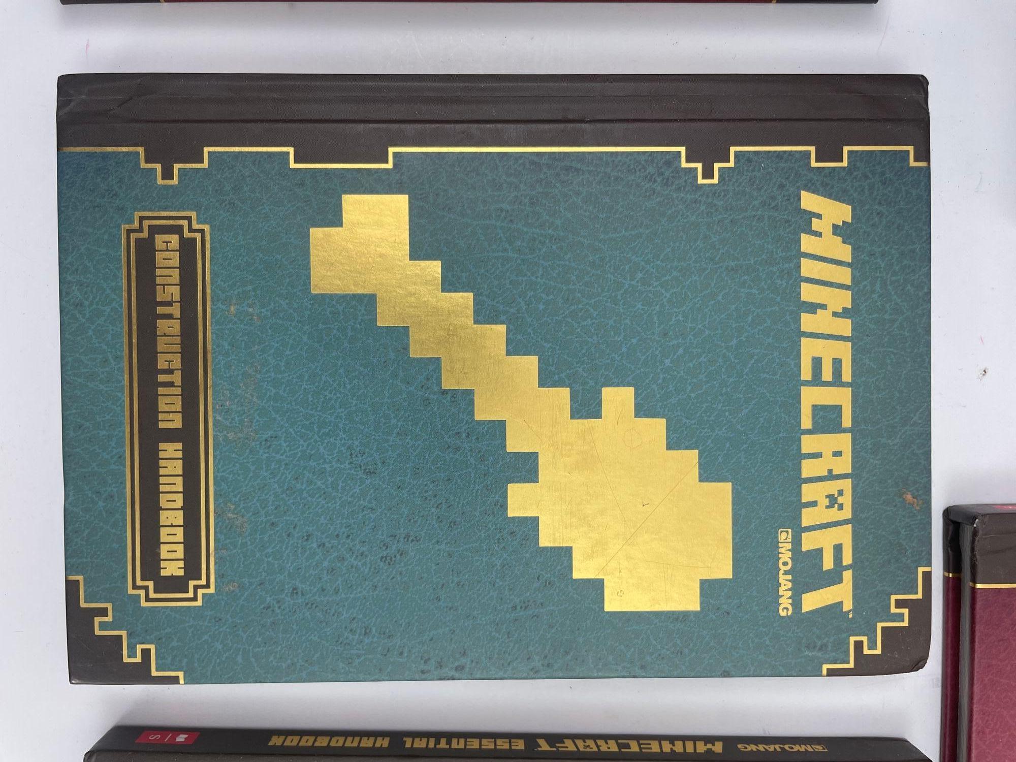 Minecraft The Complete Handbook Collection'S Set of 4 di Stephanie Milton in vendita 7
