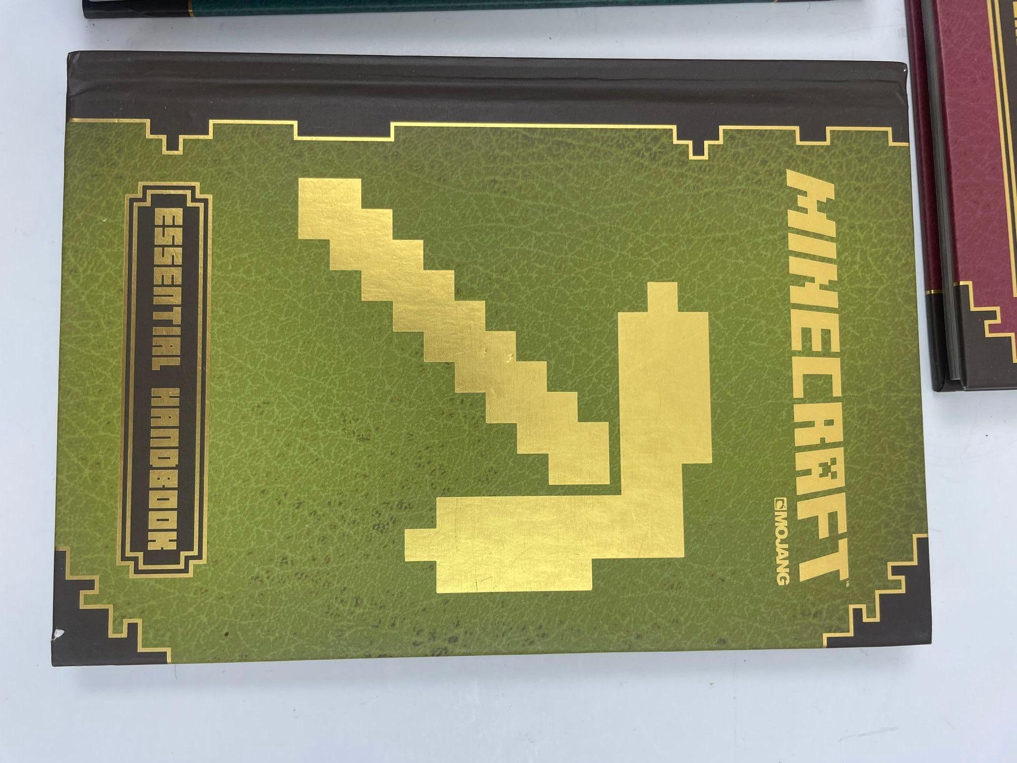 Minecraft The Complete Handbook Collection'S Set of 4 di Stephanie Milton in vendita 9