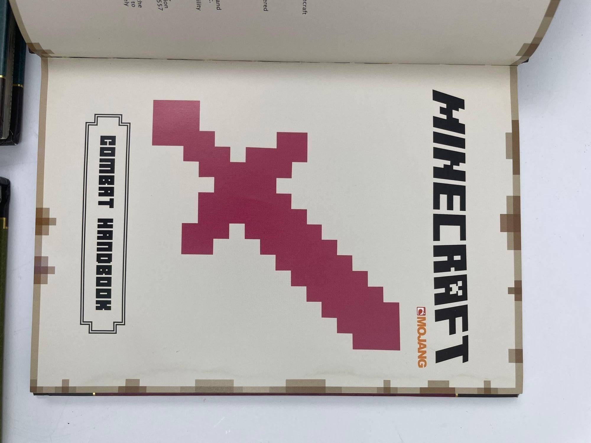 Minecraft The Complete Handbook Collection'S Set of 4 di Stephanie Milton in vendita 12