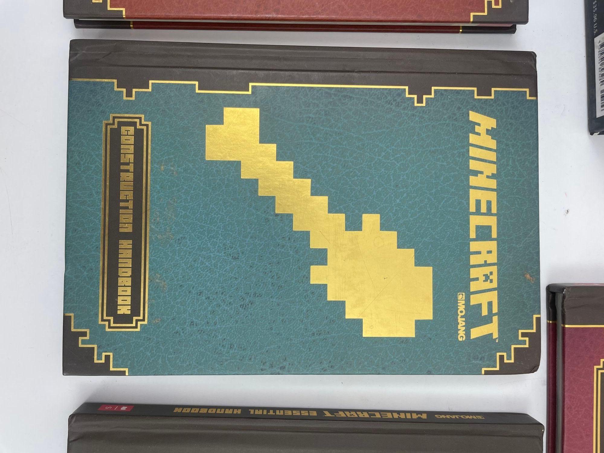 Minecraft The Complete Handbook Collection'S Set of 4 di Stephanie Milton in vendita 3
