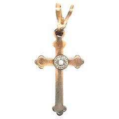 Collier à pendentif croix en or jaune et diamants extraits, communion