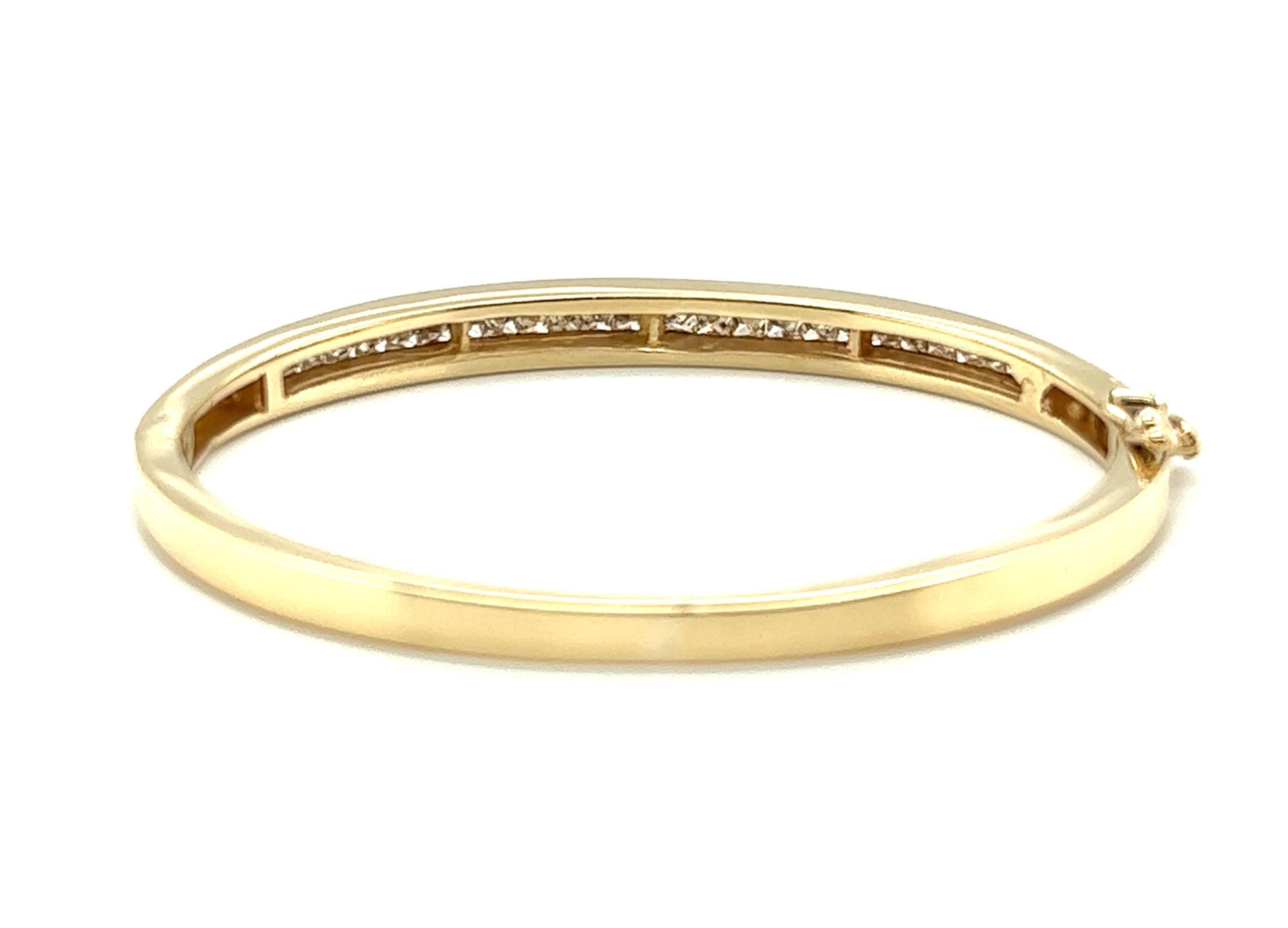 Diamond Bangle Bracelet 3 Carat Natural Mined Princess Cut Diamonds 14K Yellow Gold 



Featuring 26 Princess Cut Natural Mined Diamonds Totaling Approximately  3.00 Carat
 
Heavy 22.4 Grams of Solid 14K Gold 

That's Over $840 in Gold Value