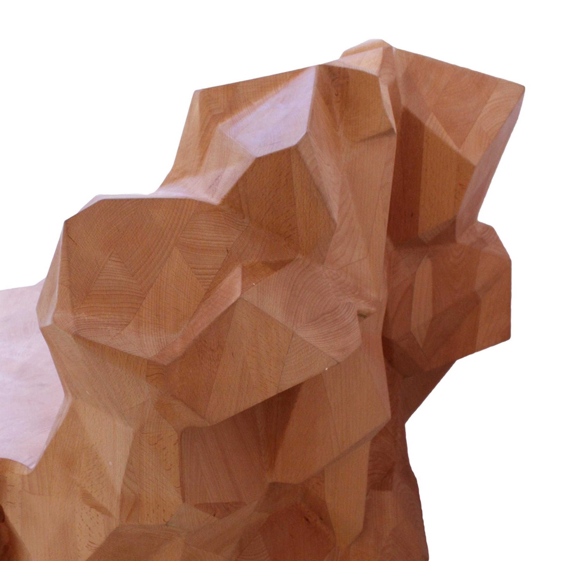 Bois Chaise sculpturale Mineral à facettes en bois de Dagoberto Rodriguez en vente