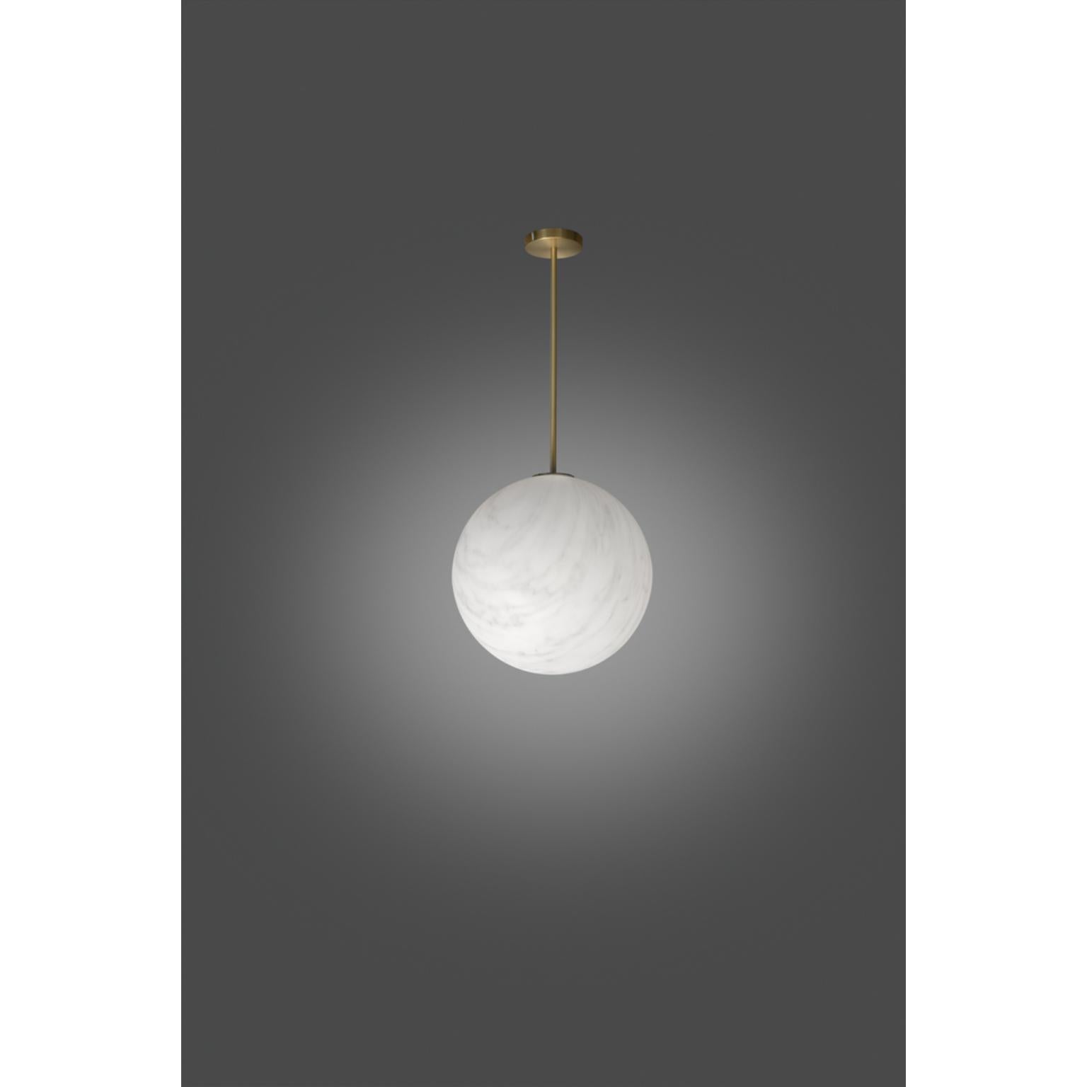 Lámpara colgante Mineral Tige 40 de SLIDE Studio
Dimensiones: Ø 40 x A 90 cm.
Materiales: Polietileno y latón.

Disponible en diferentes tamaños. Los precios pueden variar. Este producto es adecuado para uso en interiores y exteriores. Todas