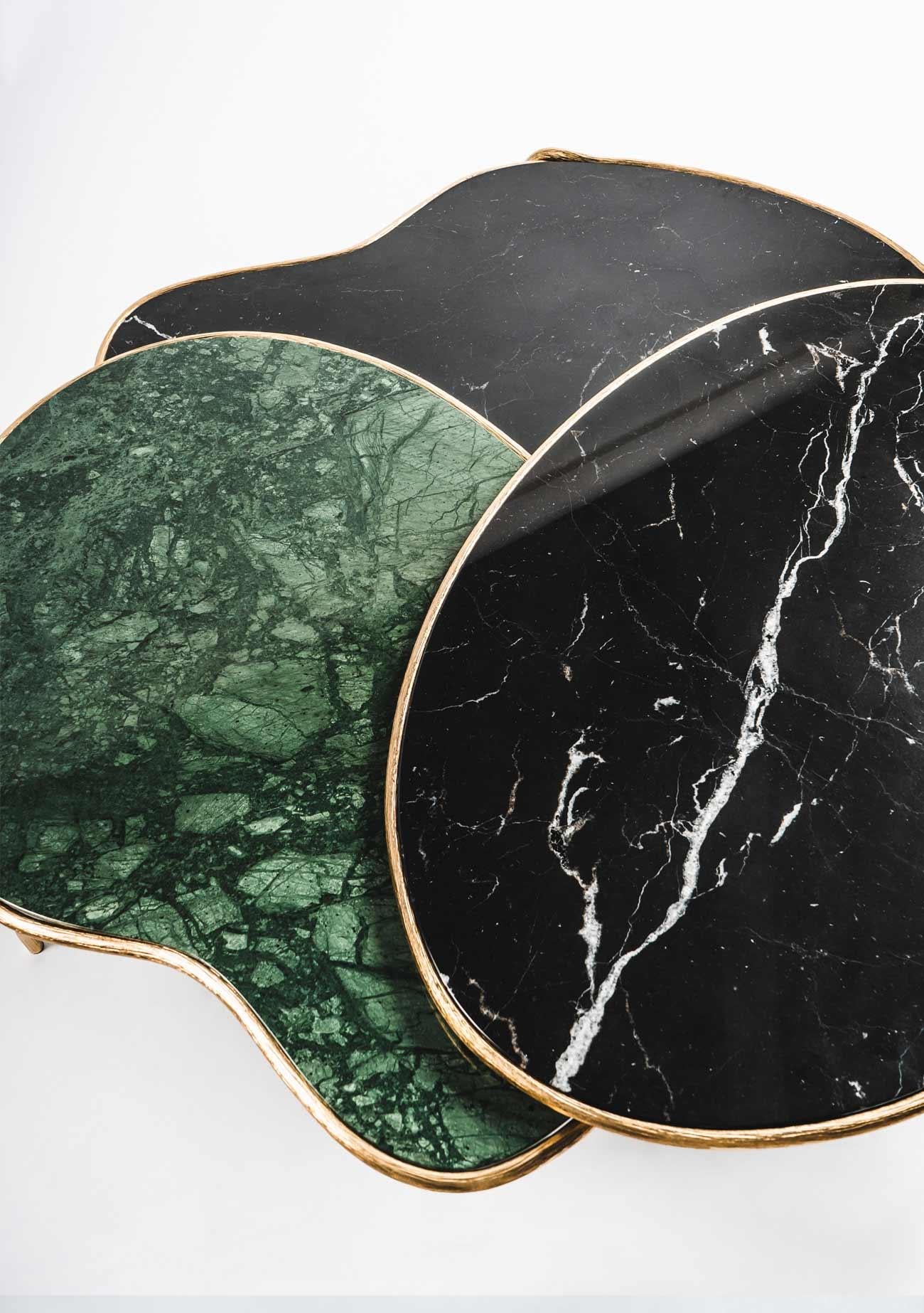 Minerva, the name of the Roman goddess of arts and craftsmen, patroness of manual work that inspires our professionals towards aesthetics and perfection. This three-plane table is composed of three marbles, two Marquina Black and one Guatemala