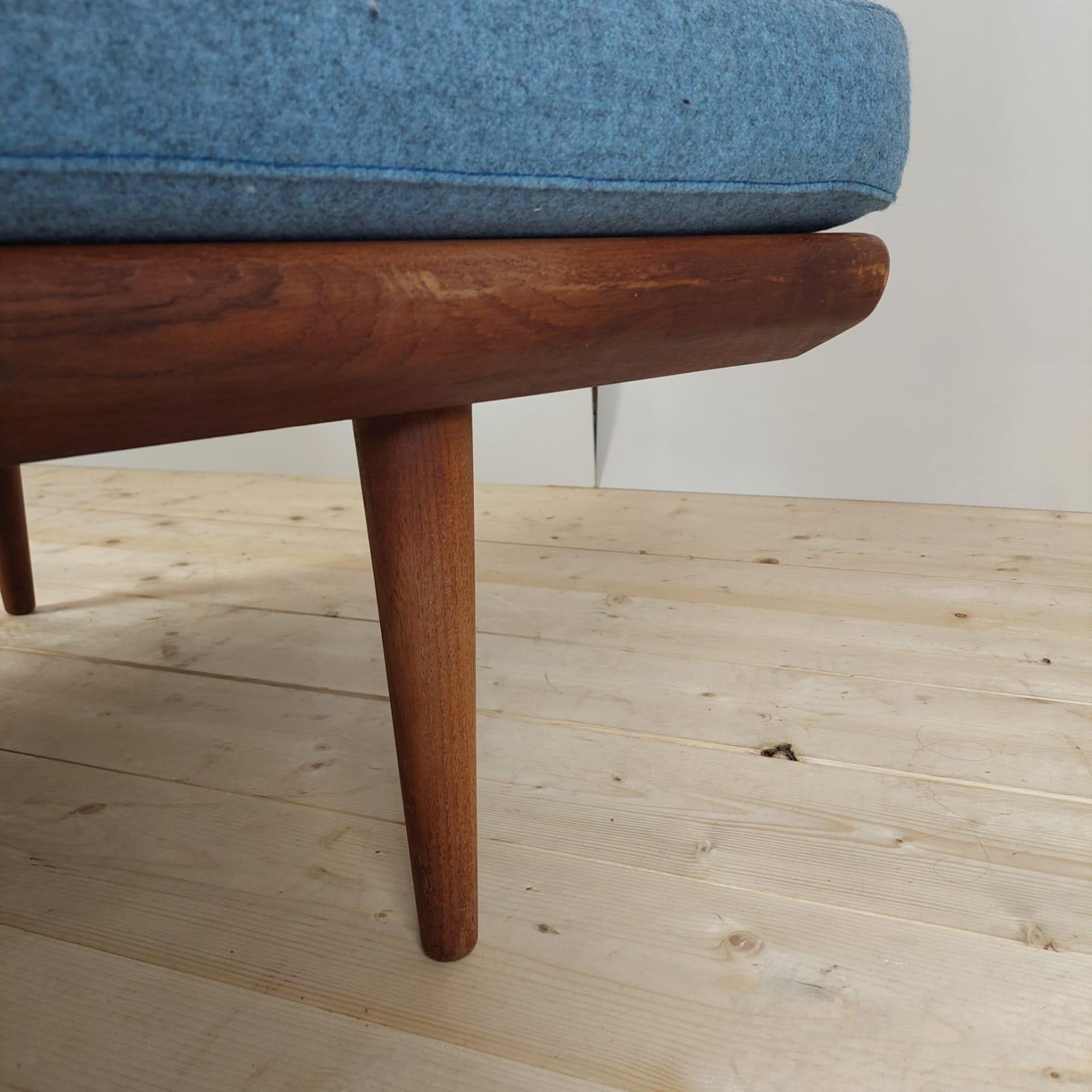 Impiallacciato Minerva sofa by Peter Hvidt for France and son, Denmark 1960s in vendita