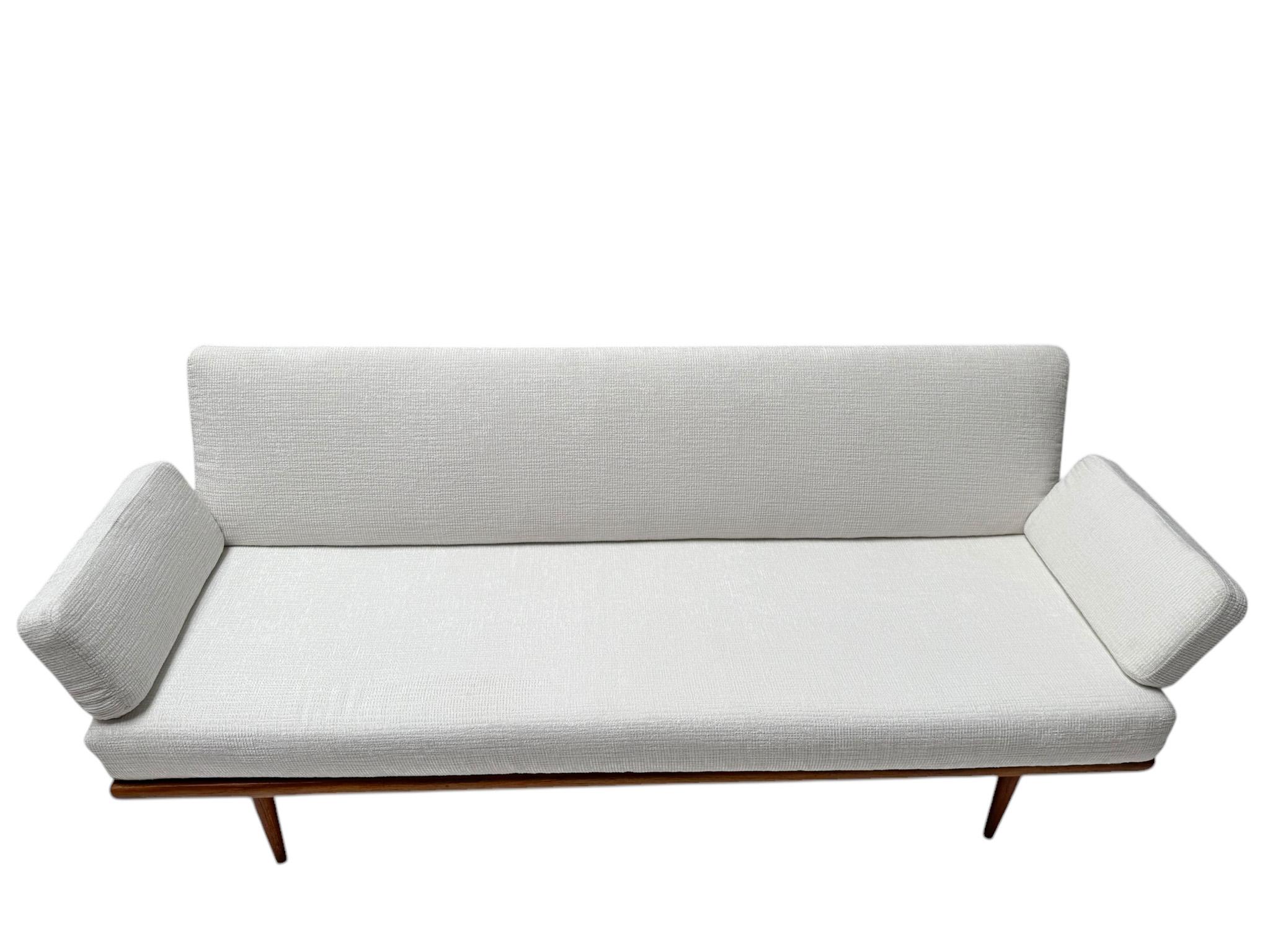 Stunning and elegant Mid-Century Modern Minerva sofa or daybed.
Design by Peter Hvidt & Orla Molgaard Nielsen for France & Søn.
Striking Danish design from the 1960s.
Solid teak frame with new springs and two armrests.
Seat and back rest and