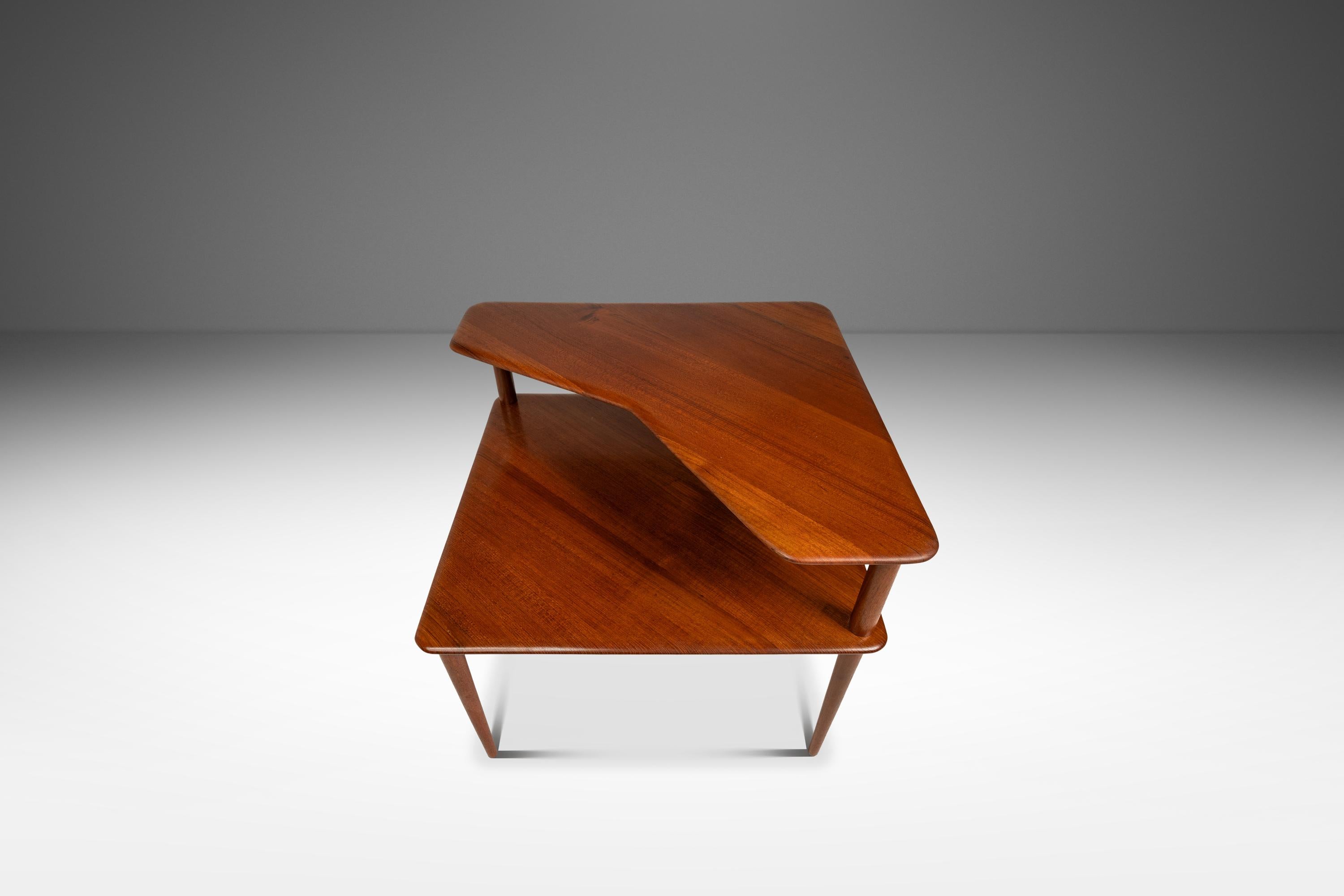Titolo: Tavolo danese a due piani 'Minerva' in teak massiccio di Peter Hvidt & Orla Mølgaard per France & Sons, Danimarca, 1960 ca.



Informazioni: Ti presentiamo un raro tavolo d'accento 