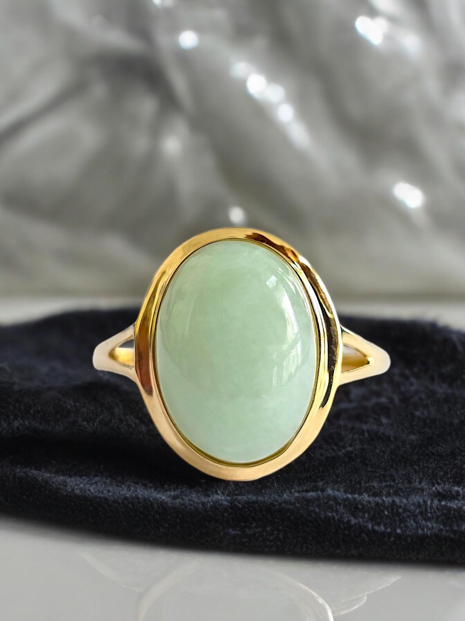 Ming Burmese Green A-Jadeite Jade Cabochon Ring (with 14K Solid Yellow Gold) Made in Hong Kong

The 'Ming Burmese A-Jade Ring' is our bold design created with Burmese A-Jadeite, and 14K Yellow Gold. The contrasting hues of Jadeite and Yellow Gold