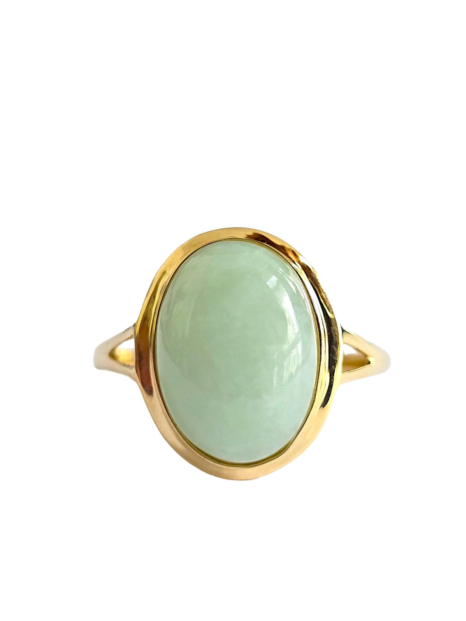 Ming Burmese Green A-Jadeite Jade Ring (with 14K Solid Yellow Gold) In New Condition For Sale In Kowloon, HK