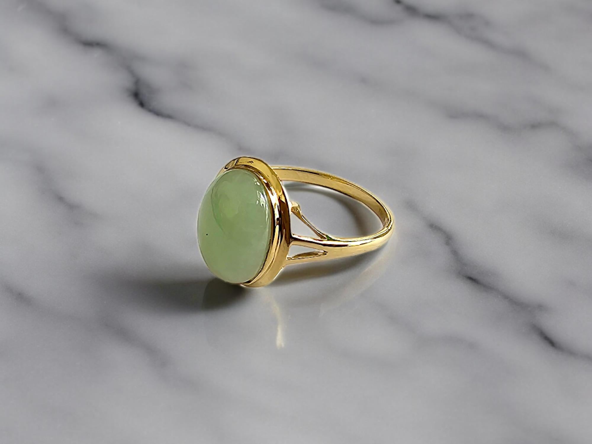 Women's or Men's Ming Burmese Green A-Jadeite Jade Ring (with 14K Solid Yellow Gold) For Sale