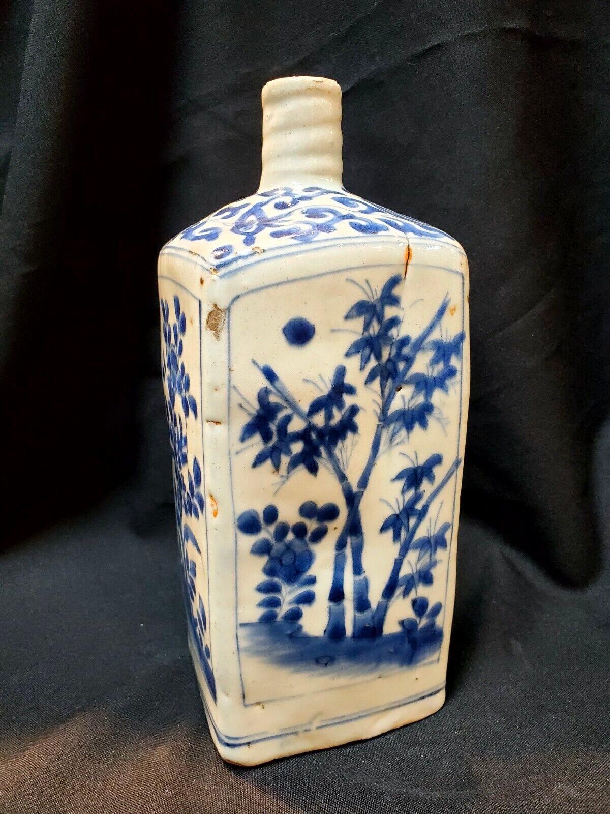 Ming, Chinese Antique Jiajing Blue and White Porcelain Square Vase For Sale 3