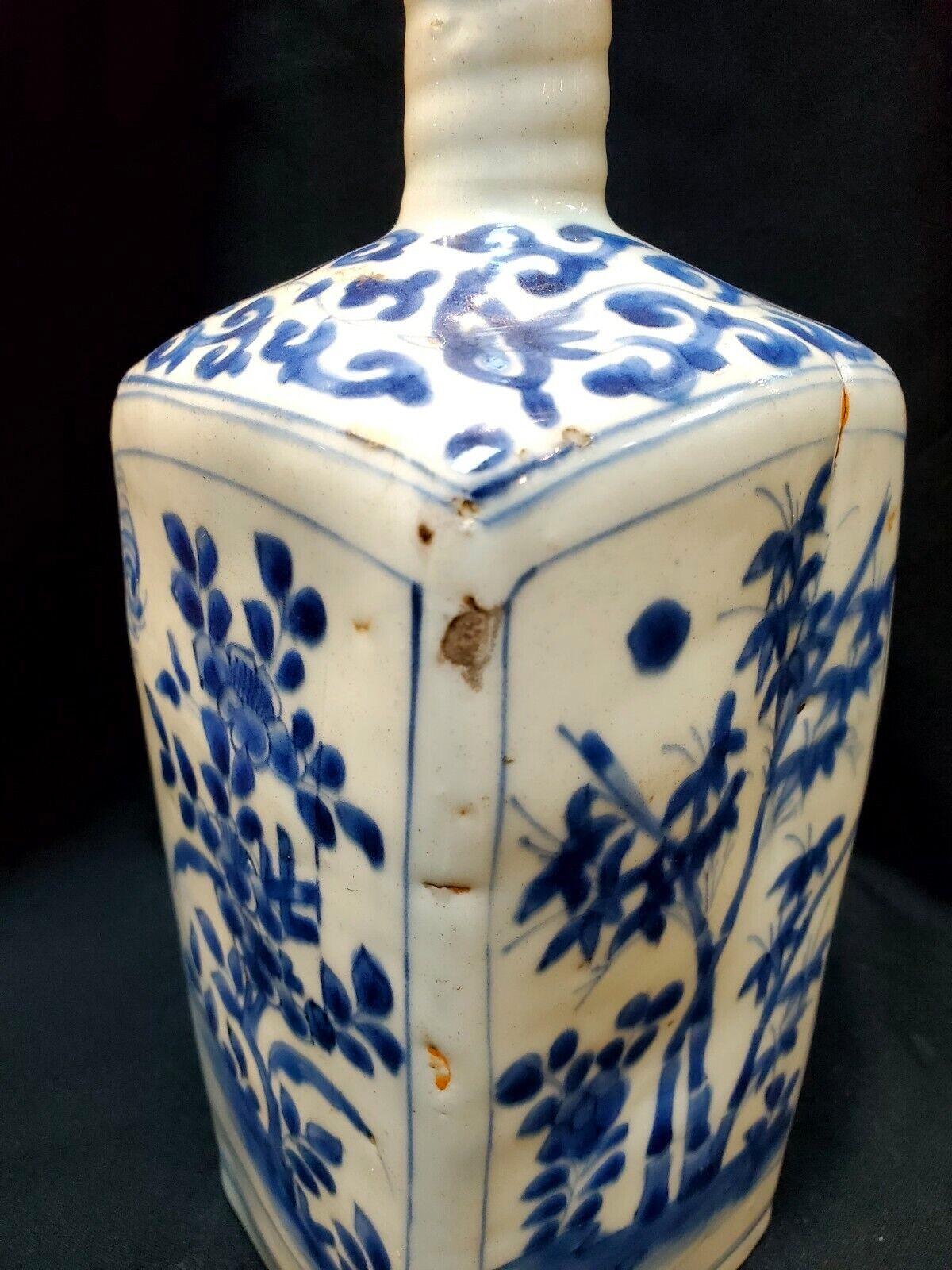 Ming, JiaJing period blue and white four gentlemen among flower painting porcelain square vase / ?,??????????(??,???)
Item measurement:Approximate H:10inch, W:3.75 inch
Material: Blue and white porcelain 
Condition:As antique porcelain shows