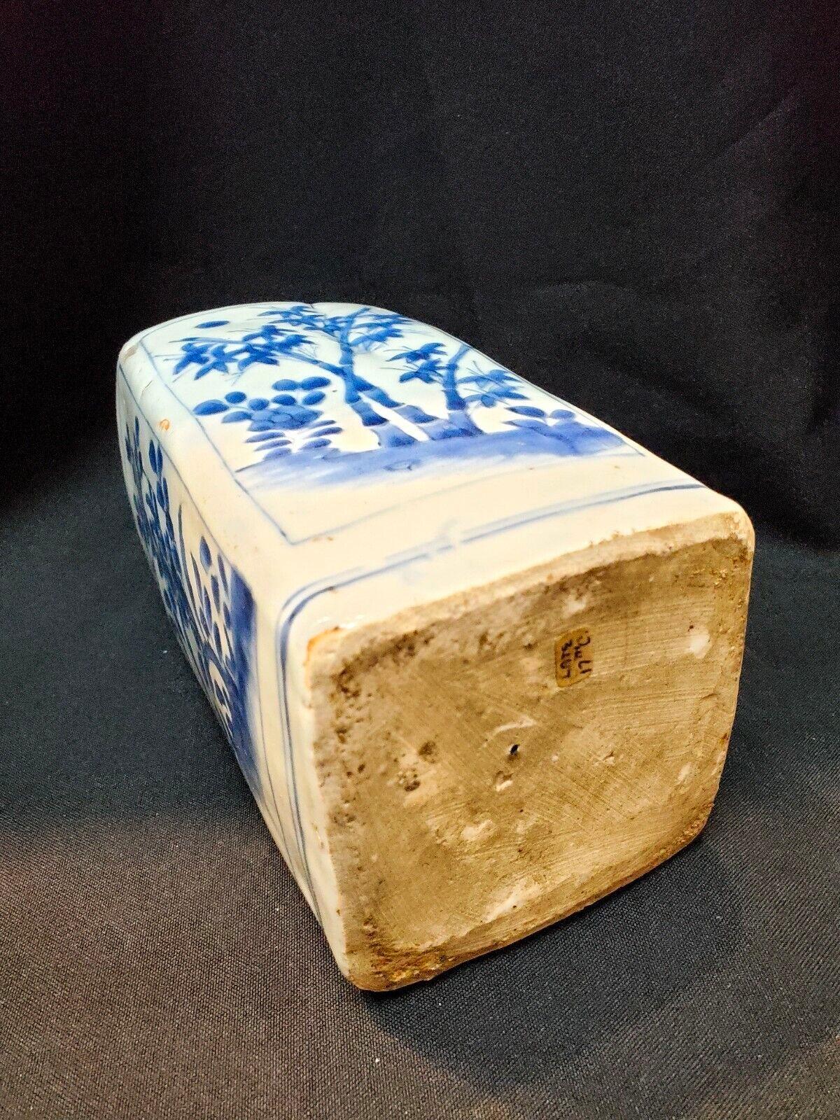 Ming, Chinese Antique Jiajing Blue and White Porcelain Square Vase For Sale 1