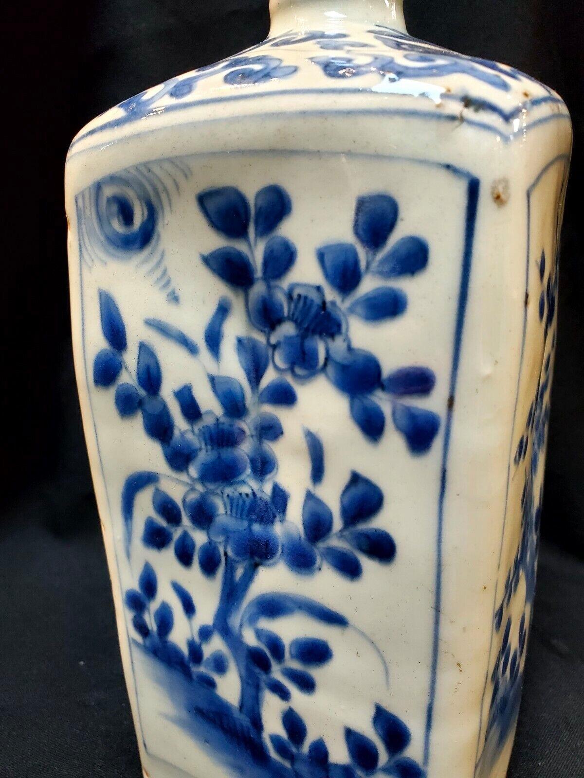 Ming, Chinese Antique Jiajing Blue and White Porcelain Square Vase For Sale 2