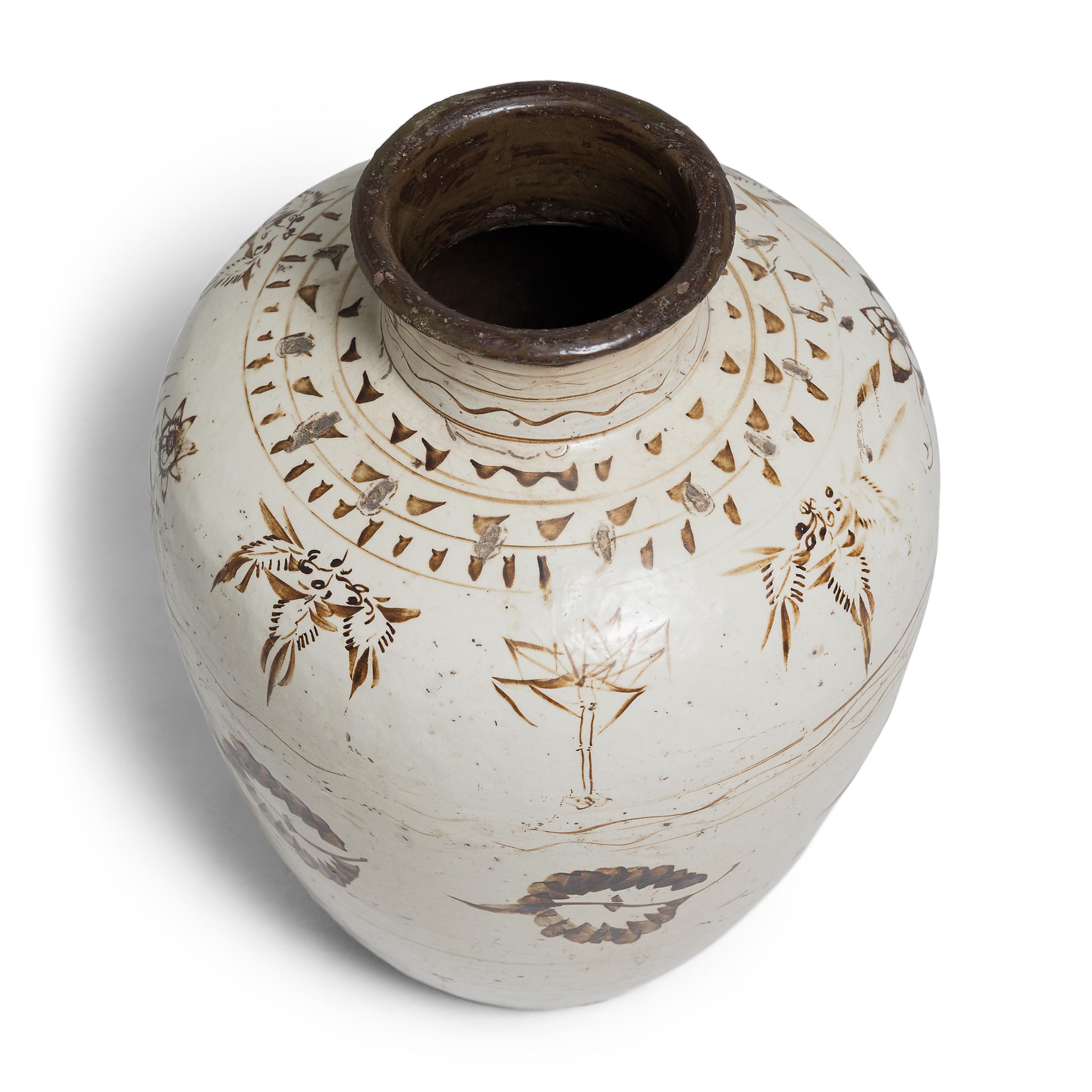 Ming Cizhou Wine Jar, c. 1600 In Good Condition For Sale In Chicago, IL