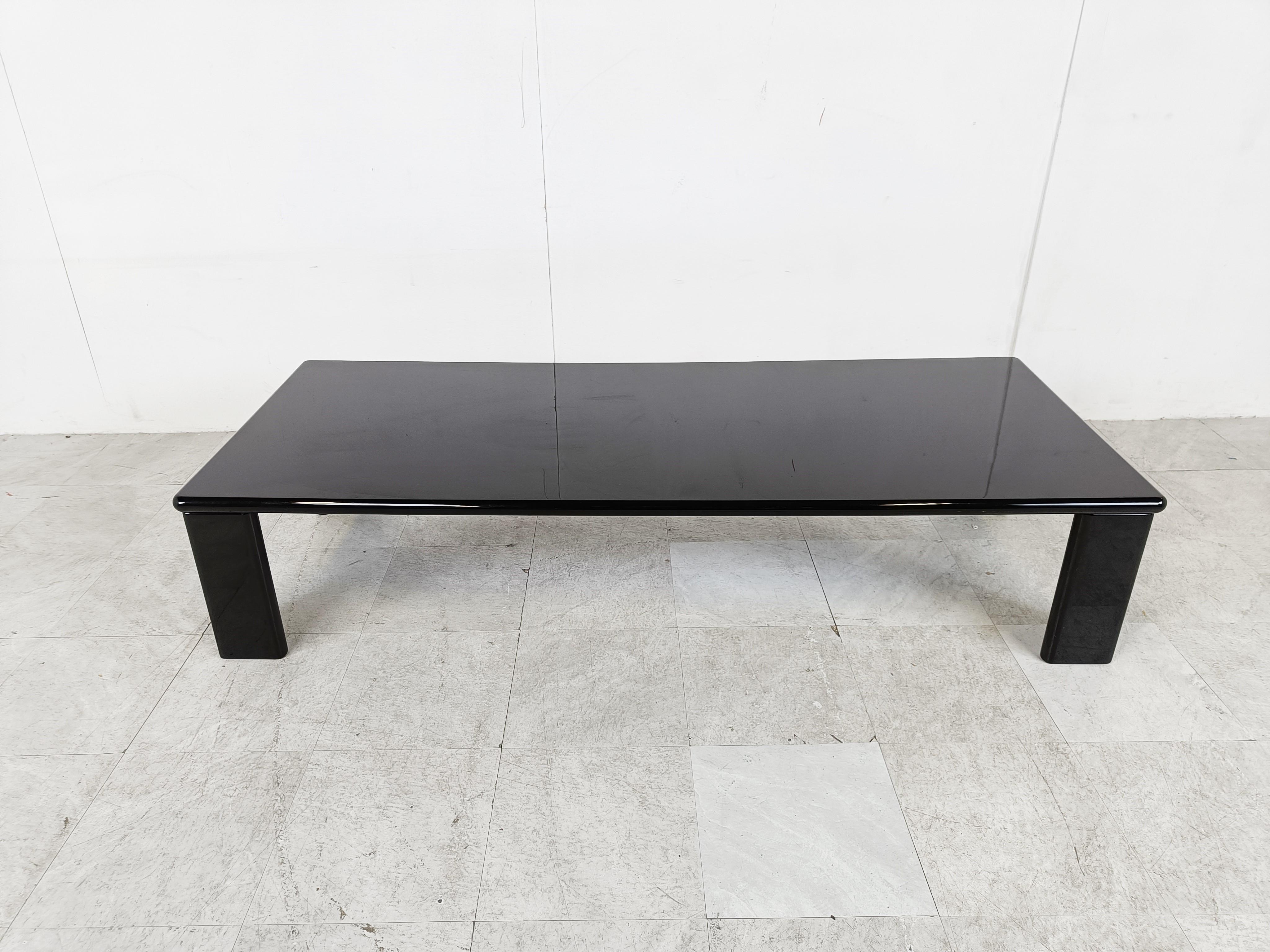 Black lacquered coffee table model 'Ming' designed by Kazuhide Takahama and produced by Studio Simon.

This very large coffee table is very simply designed yet looks beautiful.

Very good overall condition

1970s - Italy

Height: