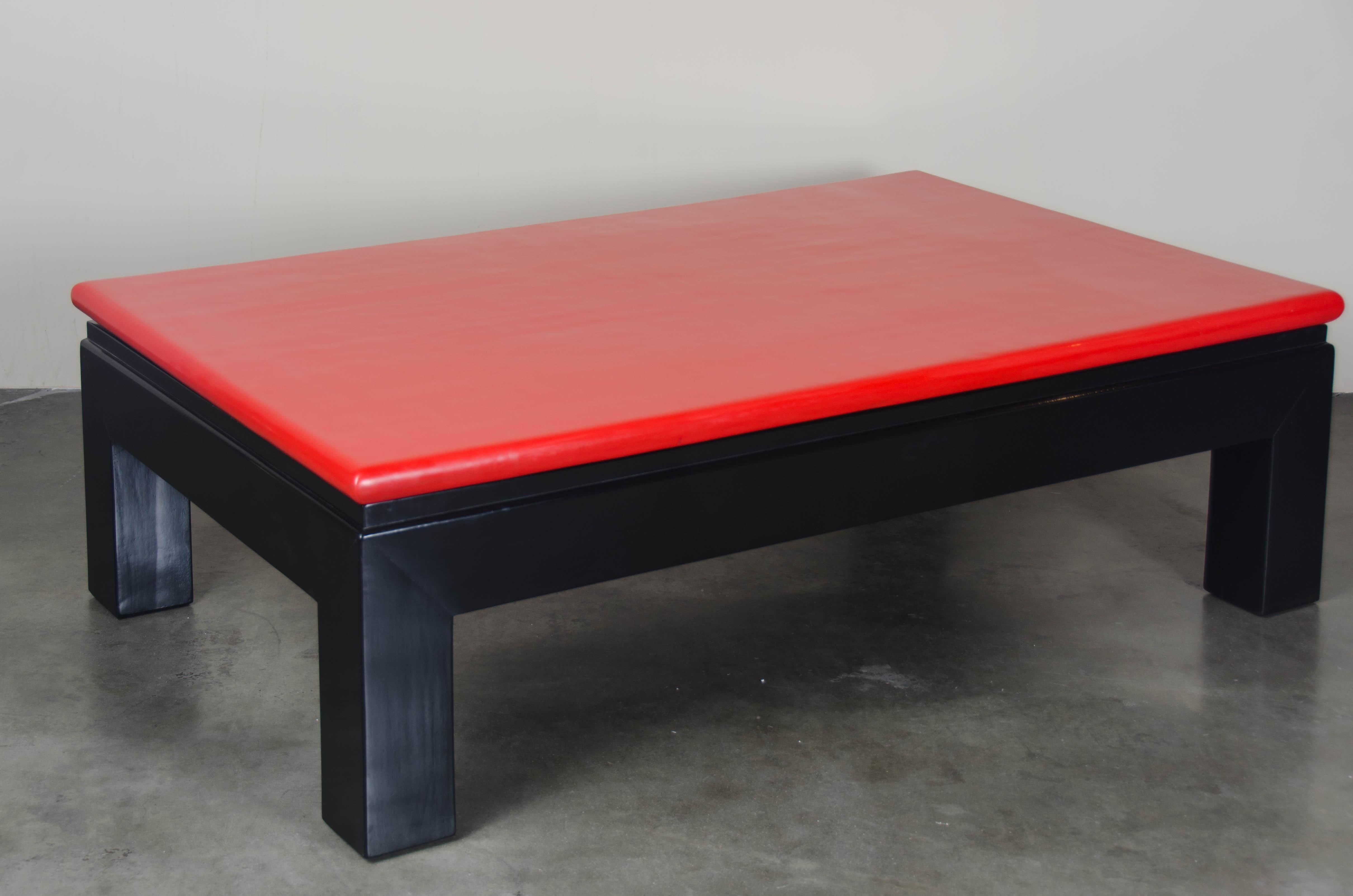 XXIe siècle et contemporain Table basse Ming, laque rouge de Robert Kuo, faite à la main, édition limitée en vente