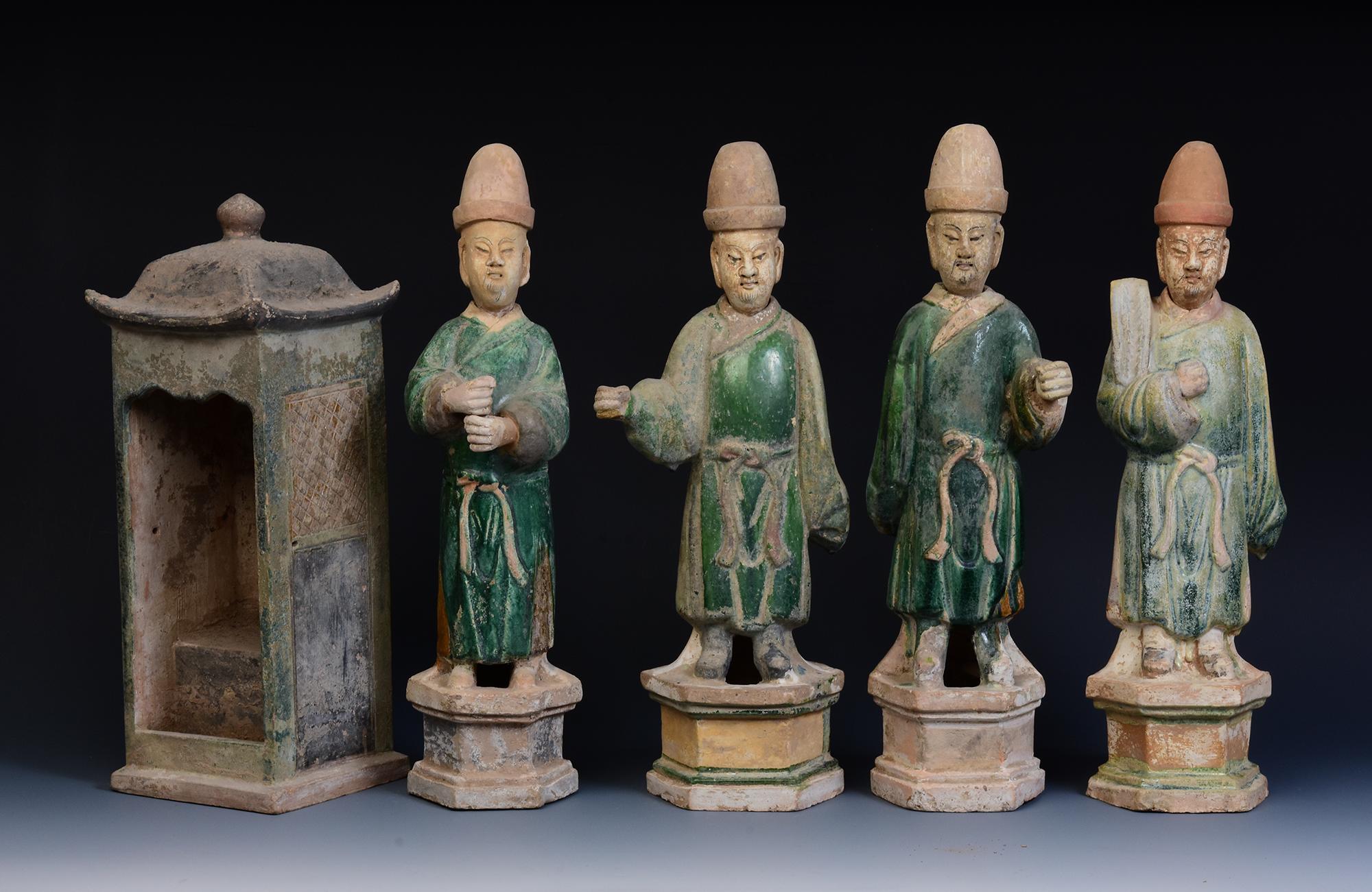 Ming Dynasty, Ein Satz antiker chinesischer glasierter Töpferwaren und Sänfte im Angebot 4