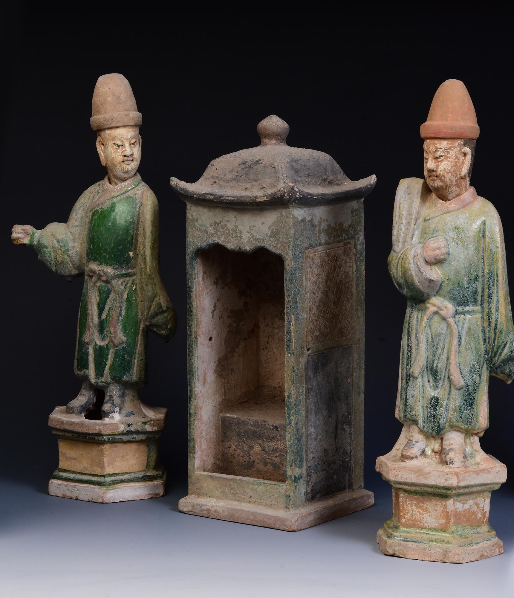 Ming Dynasty, Ein Satz antiker chinesischer glasierter Töpferwaren und Sänfte im Zustand „Gut“ im Angebot in Sampantawong, TH