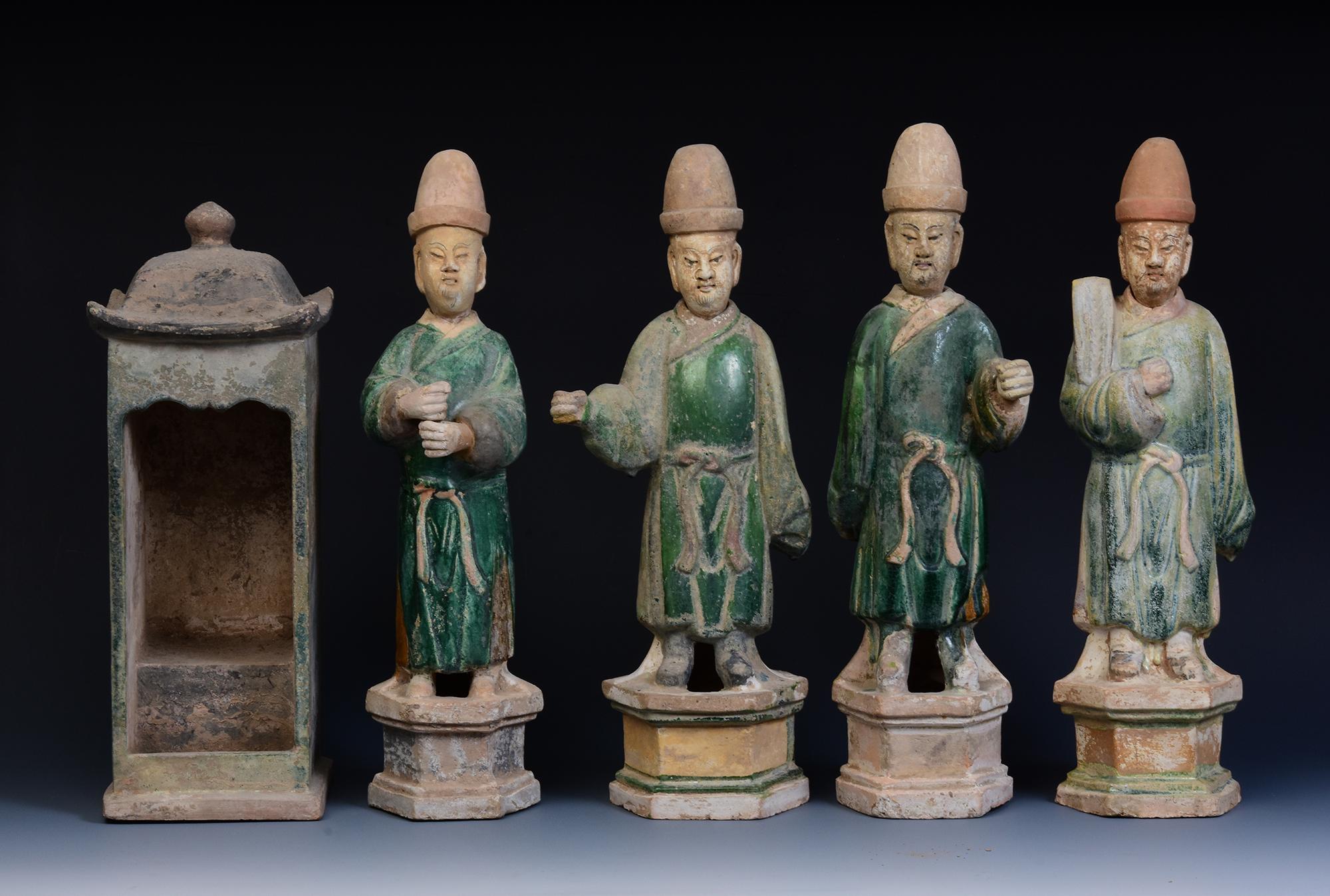 Ming Dynasty, Ein Satz antiker chinesischer glasierter Töpferwaren und Sänfte im Angebot 1