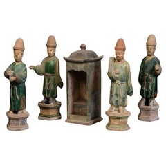Dynastie Ming, Ensemble de servantes et palanquin anciens en poterie chinoise vernissée
