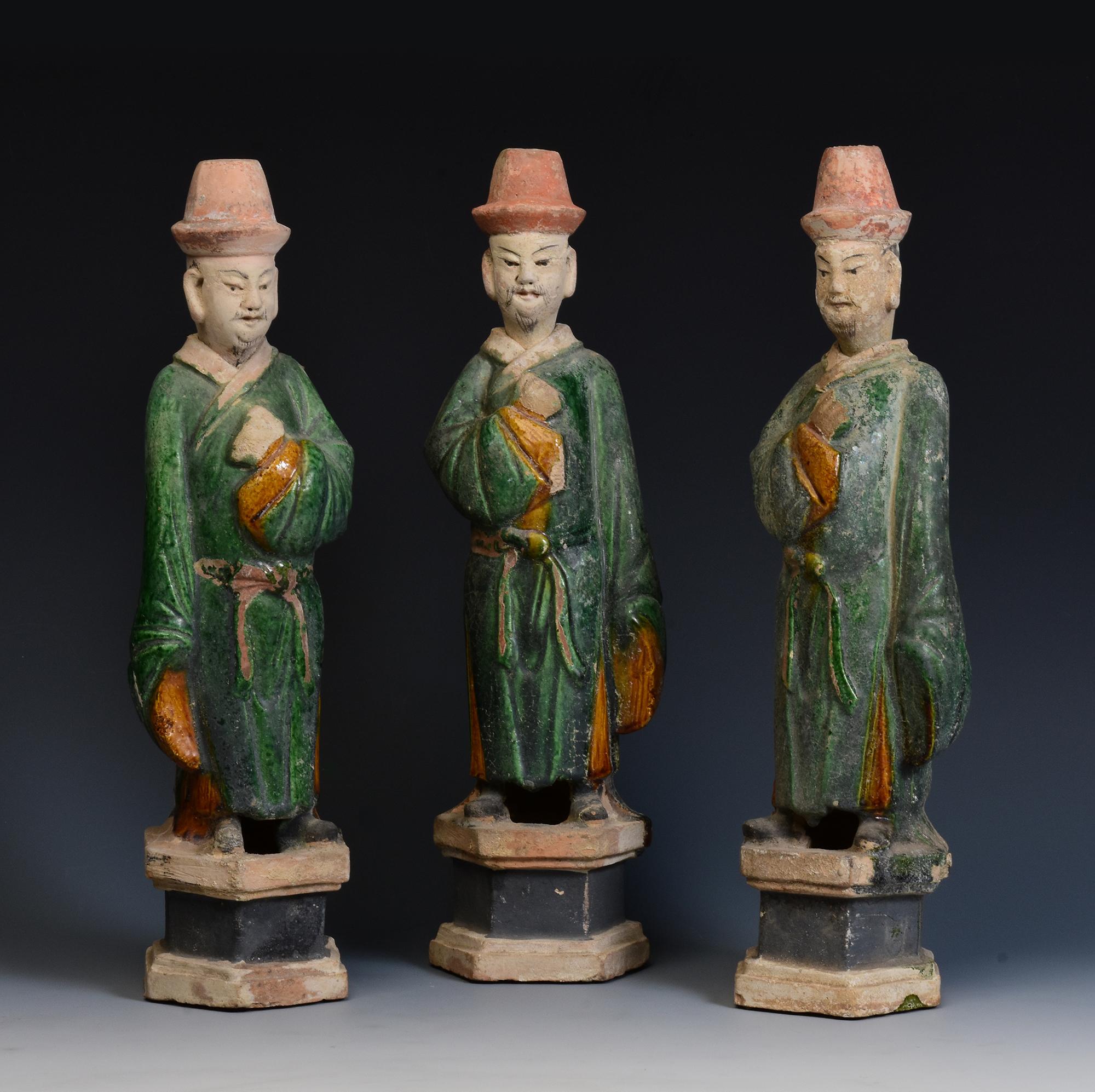 A set of antique Chinese green glazed pottery standing court man.

Age: China, Ming Dynasty, A.D. 1368 - 1644
Size: Height 36.8 - 37.5 C.M. / Width 10 C.M. / Depth 10.5 - 11 C.M.
Condition: Well-preserved old burial condition overall.

100%