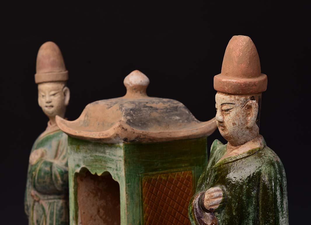 Ming Dynasty, A Set of Antique Chinese Glazed Pottery Attendants and Palanquin In Good Condition In Sampantawong, TH