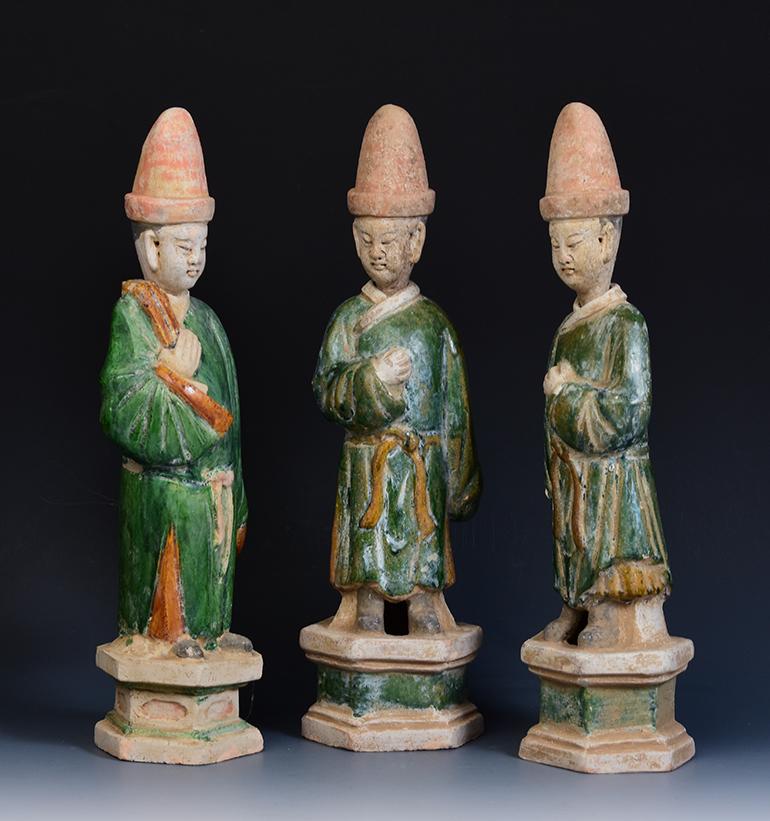 Ming Dynasty, A Set of Antique Chinese Green Glazed Pottery Court Man In Good Condition In Sampantawong, TH