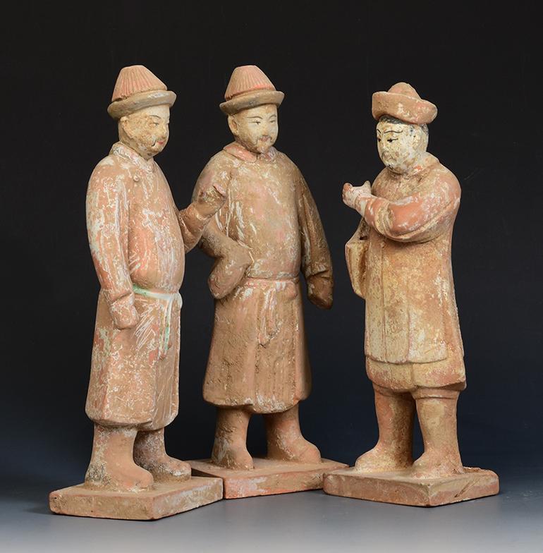 Ming Dynasty, A Set of Antique Chinese Pottery Court Man For Sale 6