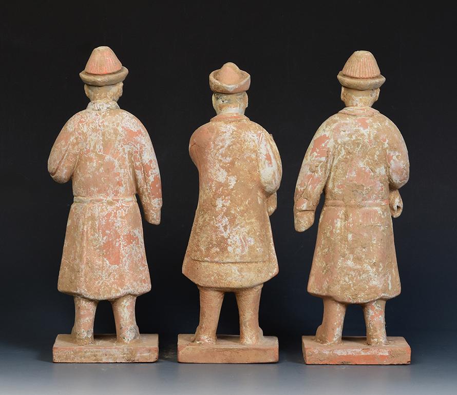 Ming Dynasty, A Set of Antique Chinese Pottery Court Man For Sale 7