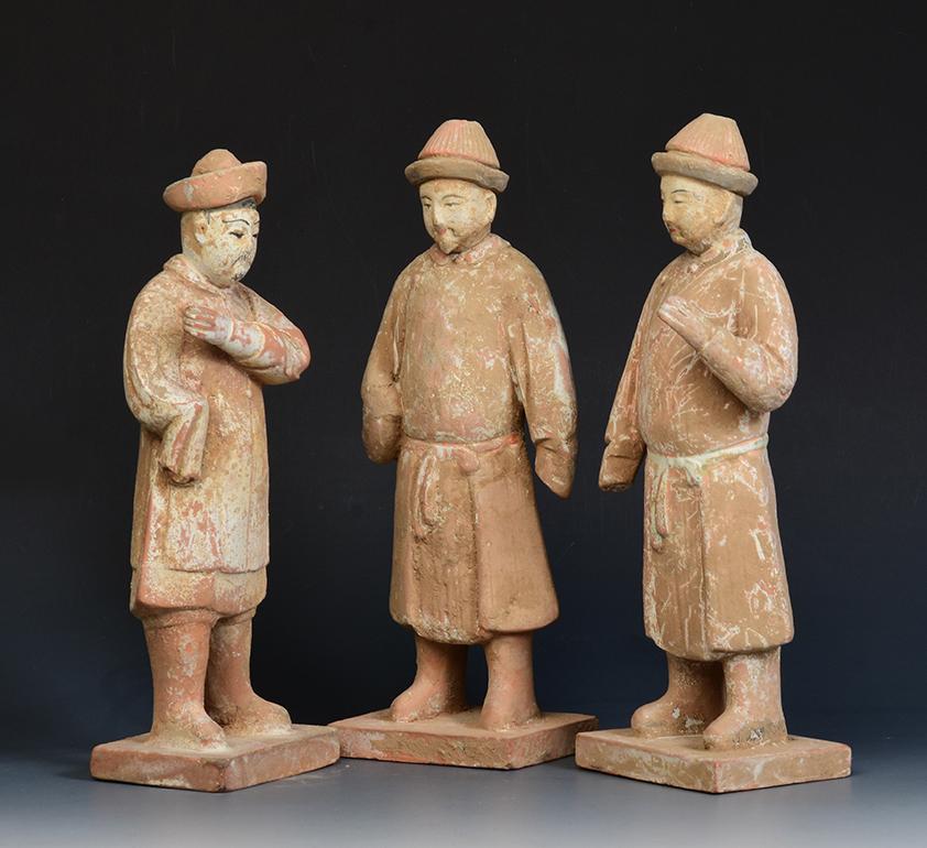 Ming Dynasty, A Set of Antique Chinese Pottery Court Man For Sale 3