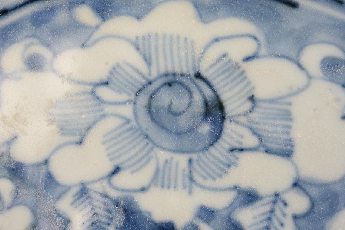 Ming Dynasty, Antique Chinese Swatow Blue and White Ceramic Dish 3