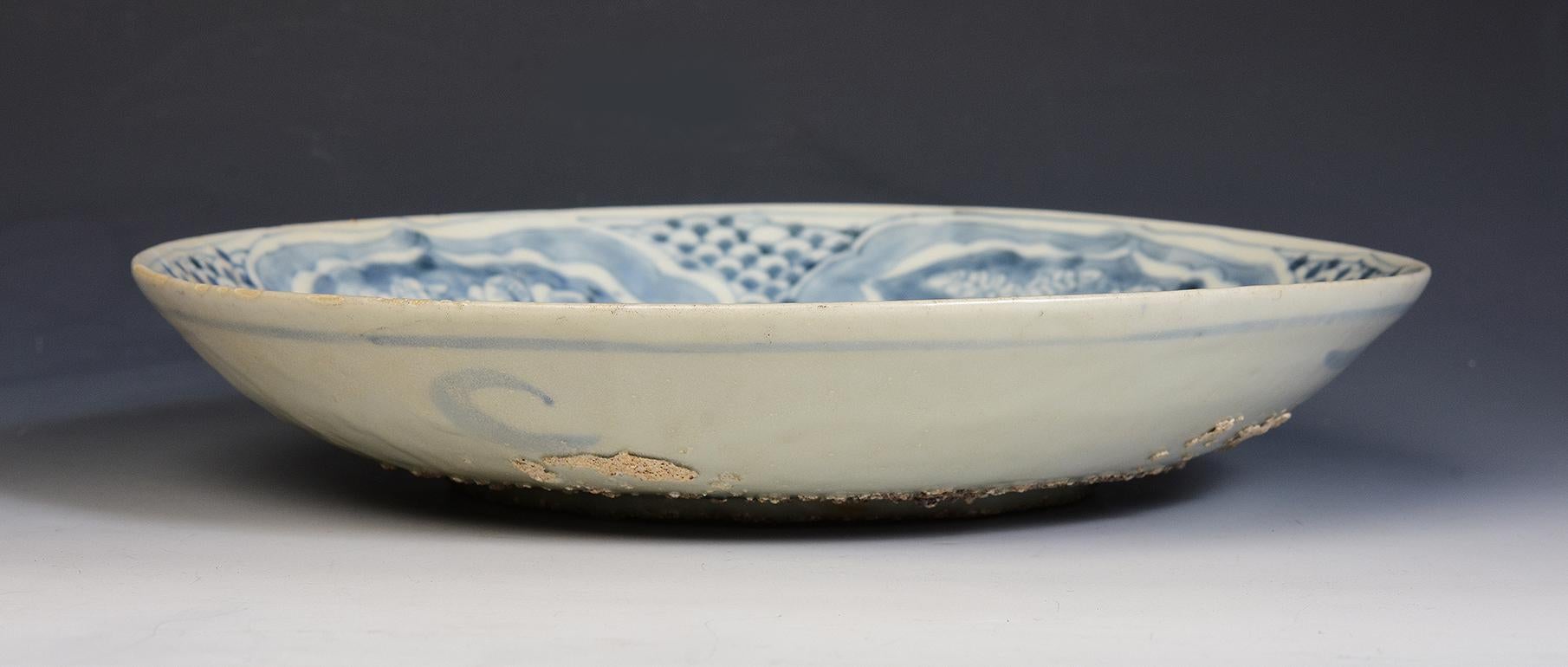 Ming Dynasty, Antique Chinese Swatow Blue and White Ceramic Dish 4