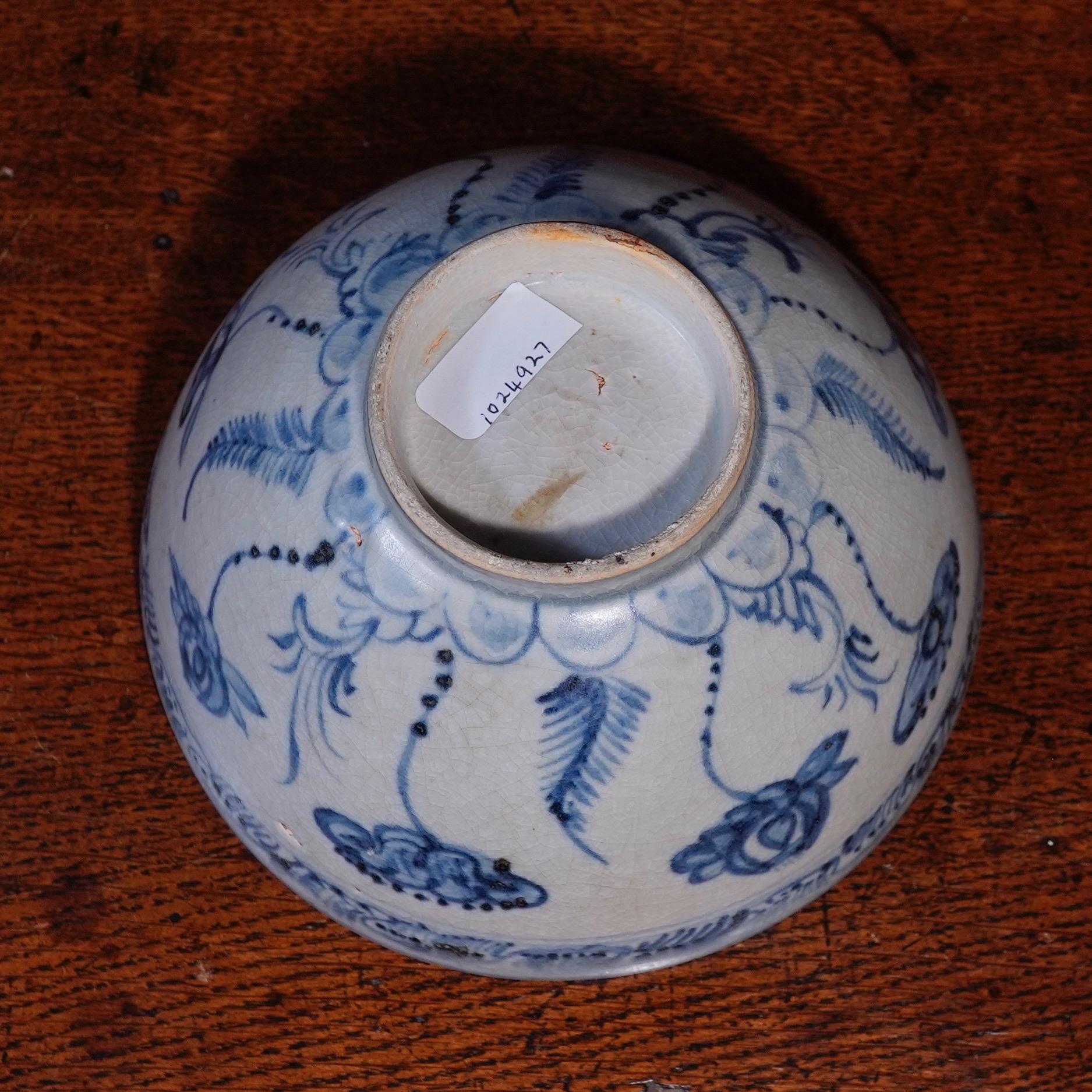 Ming Dynasty Blue and White 'Lotus Pond' Bowl, Hongzhi, Later 15th Century In Good Condition In Geelong, Victoria