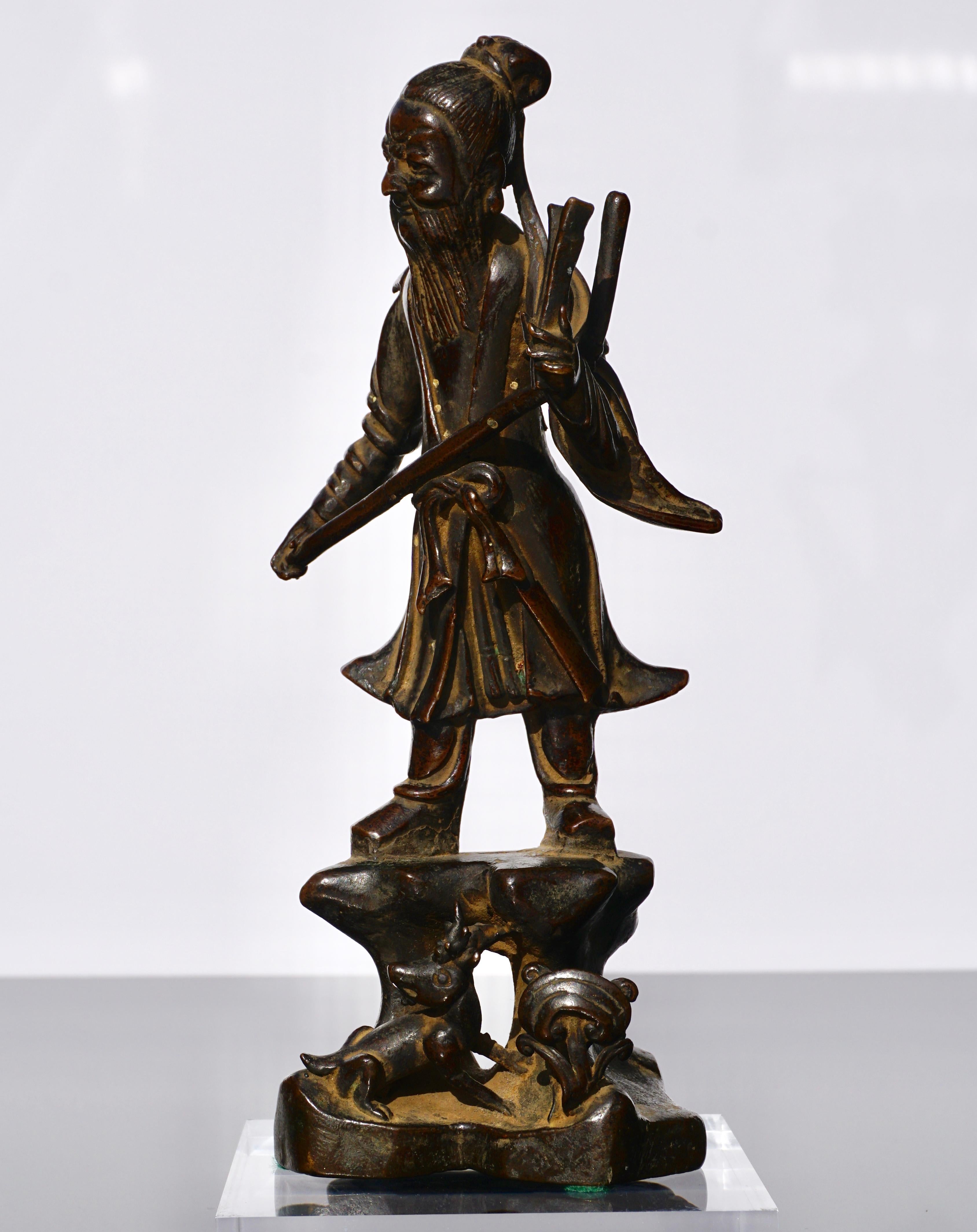 Cinese Luohan in bronzo della dinastia Ming con cervo in vendita