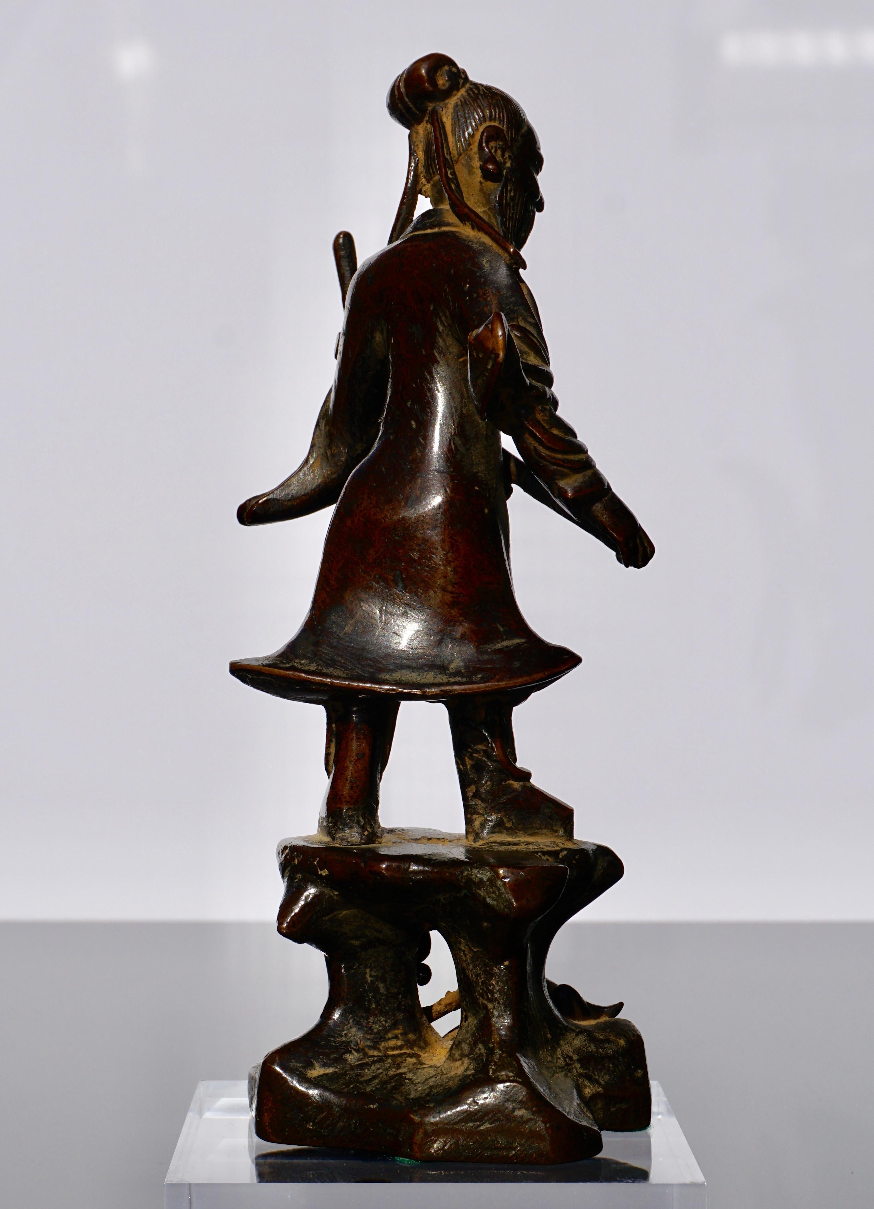Fino al XVIII secolo Luohan in bronzo della dinastia Ming con cervo in vendita