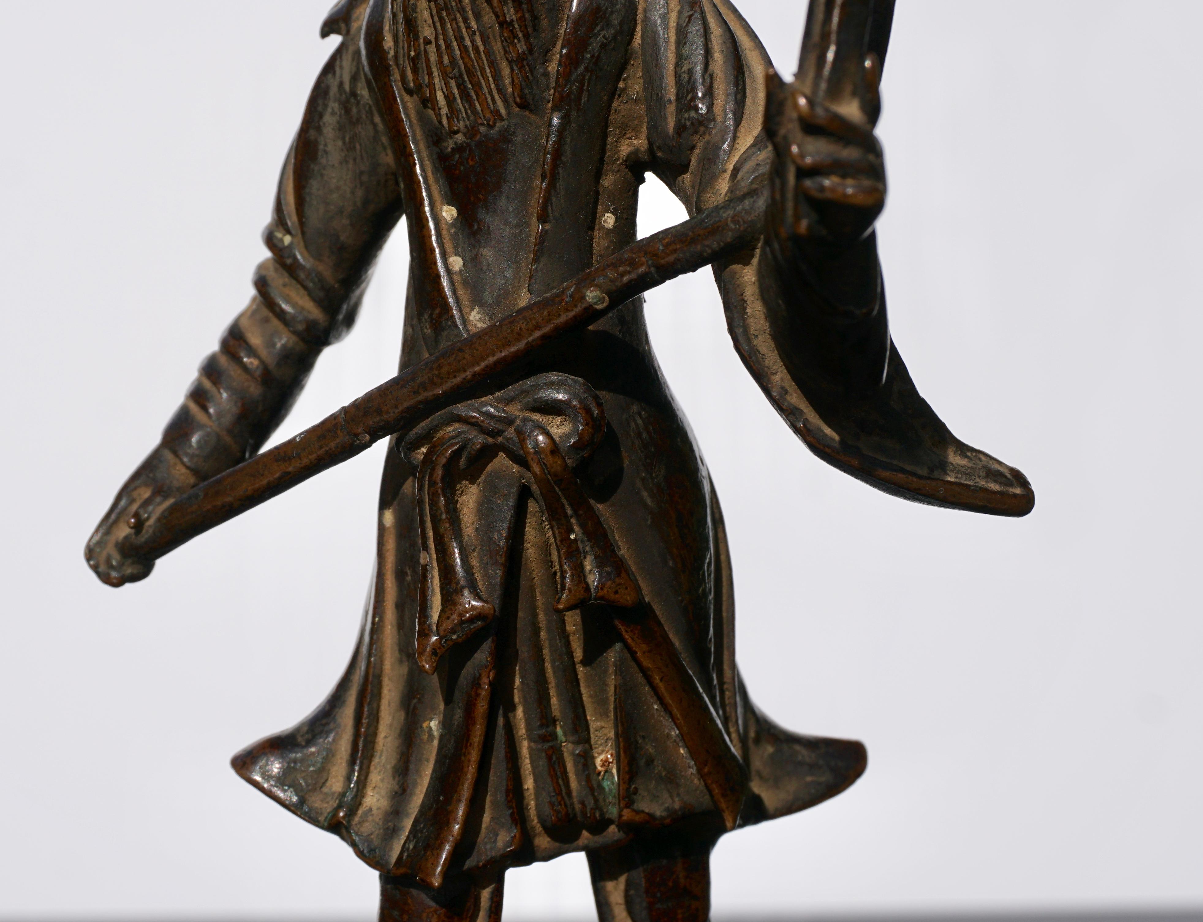 Luohan en bronze de la dynastie Ming avec cerf en vente 1