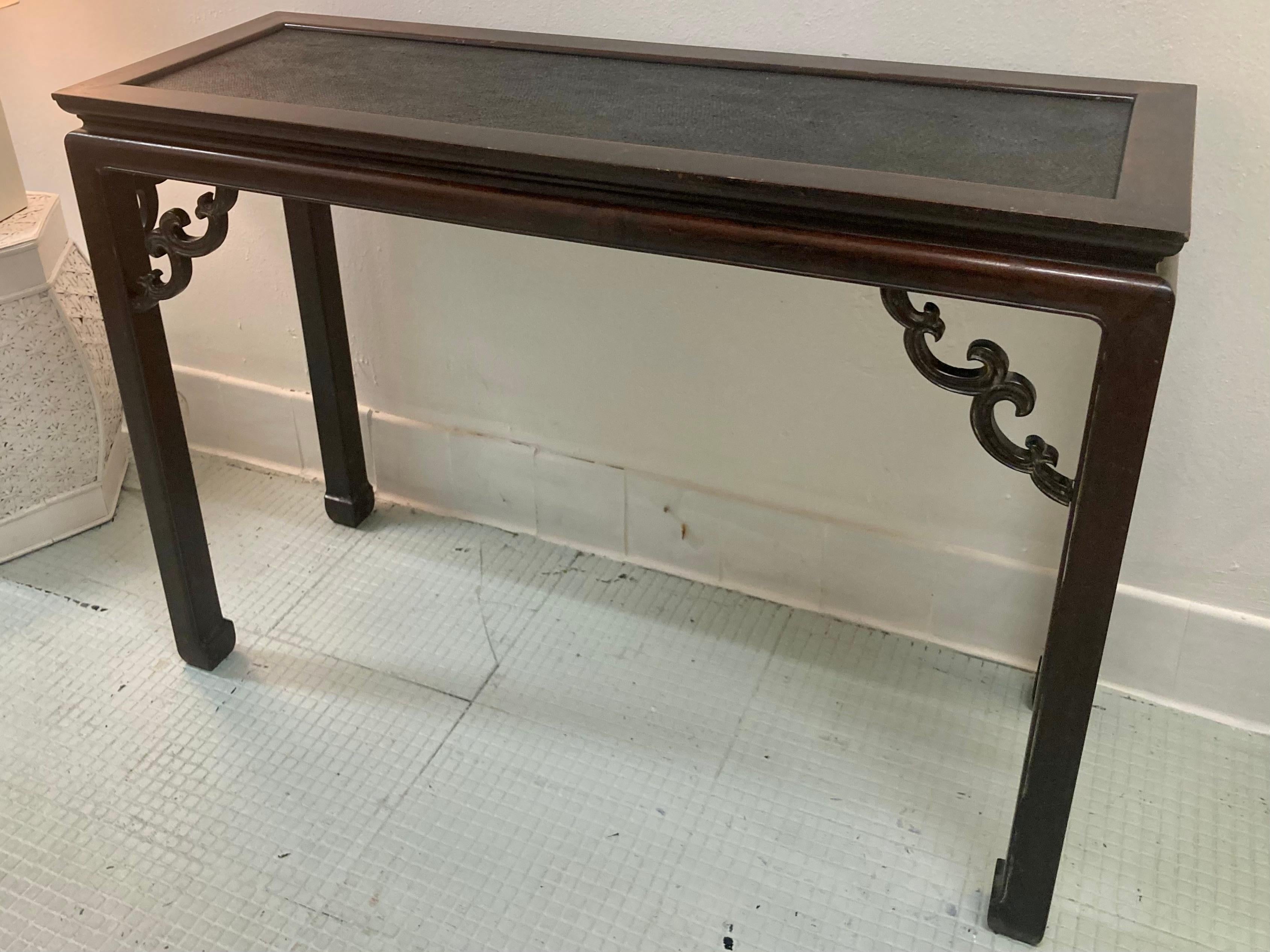 Ming Dynasty Chinese Console With Raffia Top For Sale 1