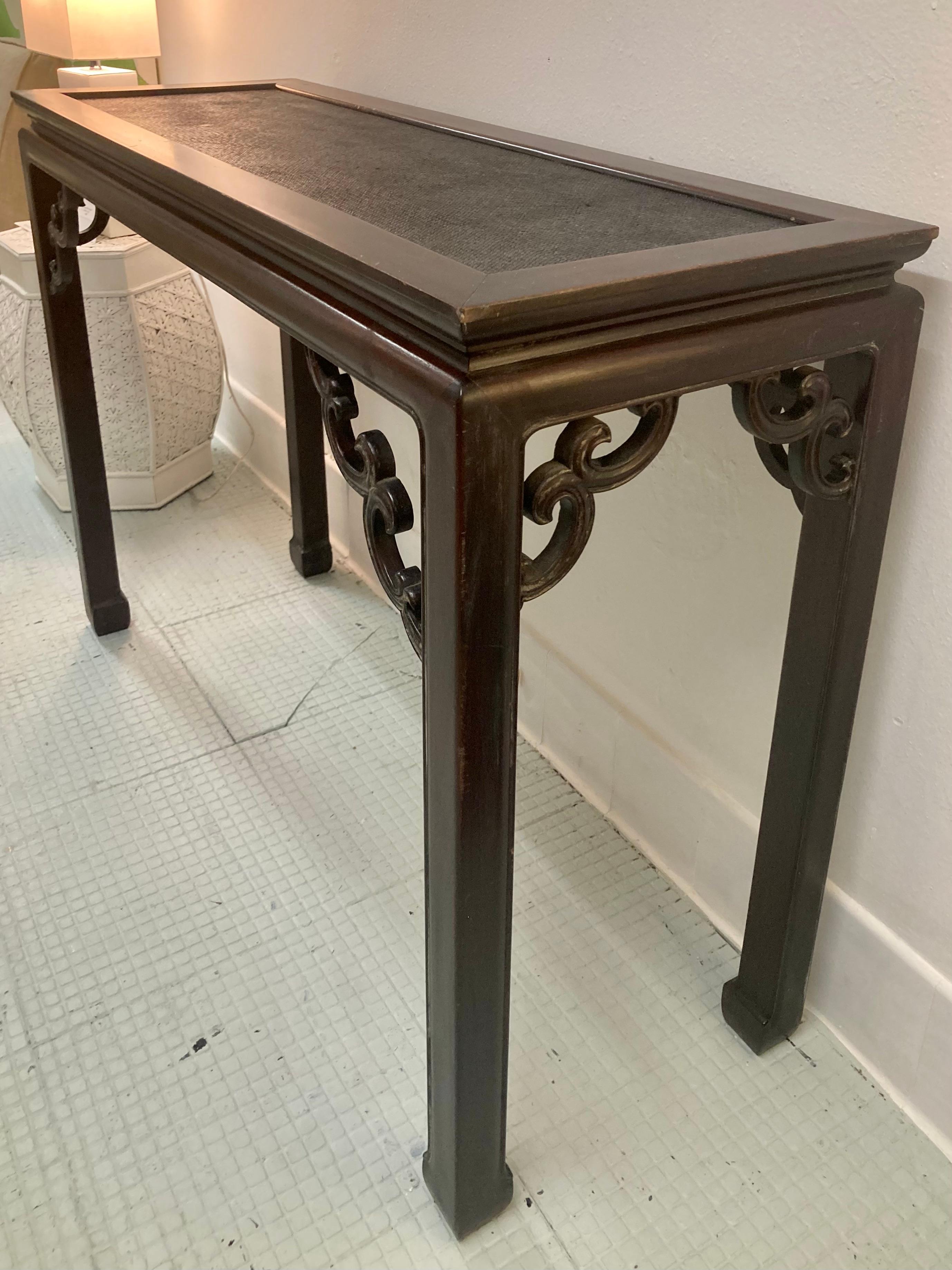 Ming Dynasty Chinese Console With Raffia Top For Sale 2