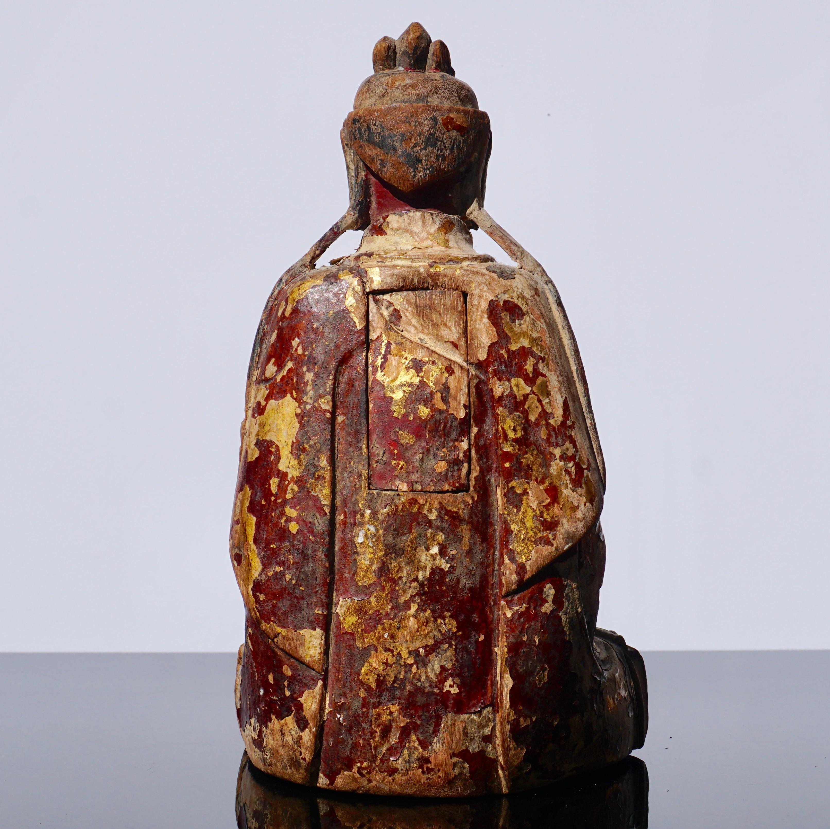 Ming Dynasty Gilt Carved Buddha Statue In Fair Condition In Dallas, TX