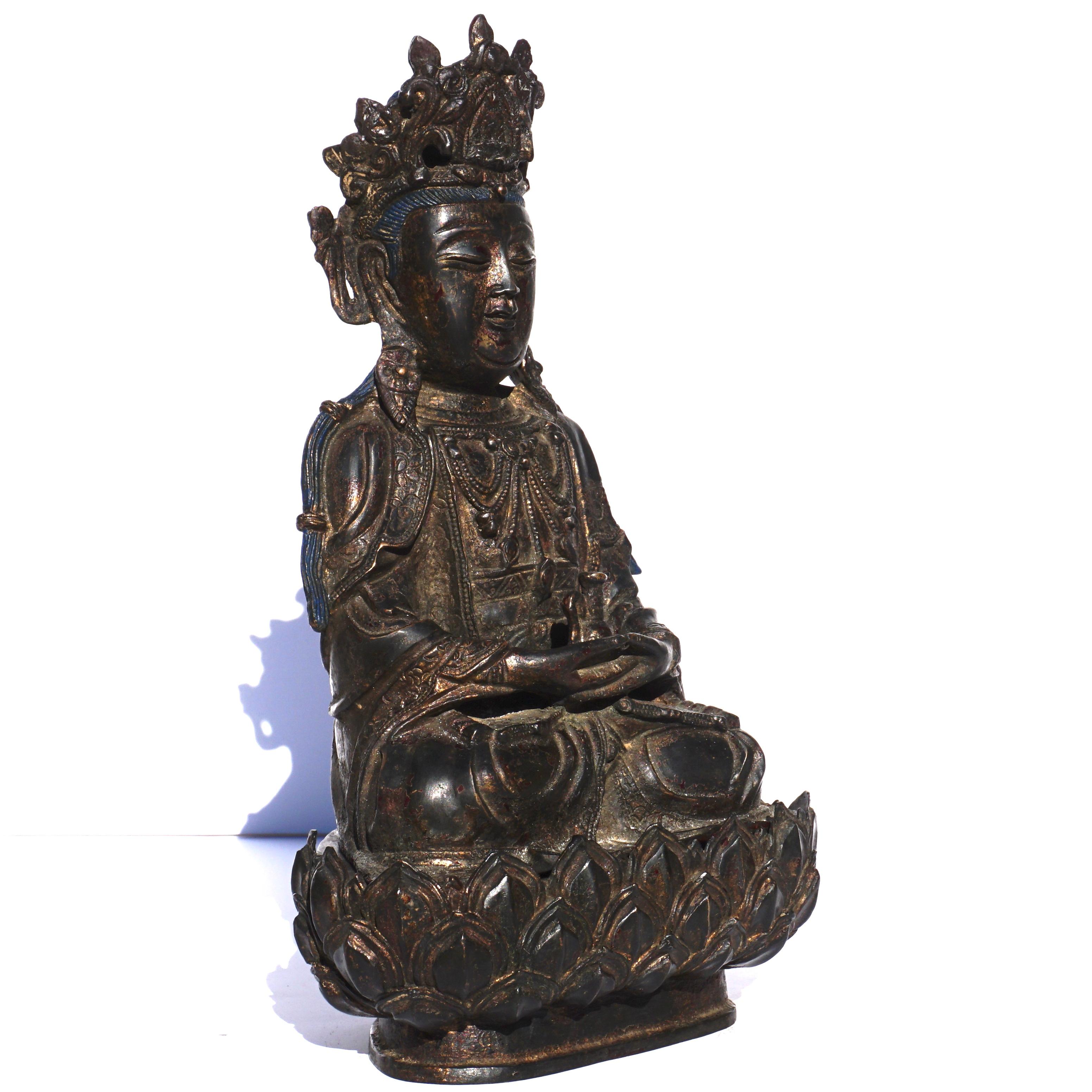 Vergoldete und lackierte Bronzefigur des Guanyin-Buddhas aus der Ming-Dynastie (Gegossen)