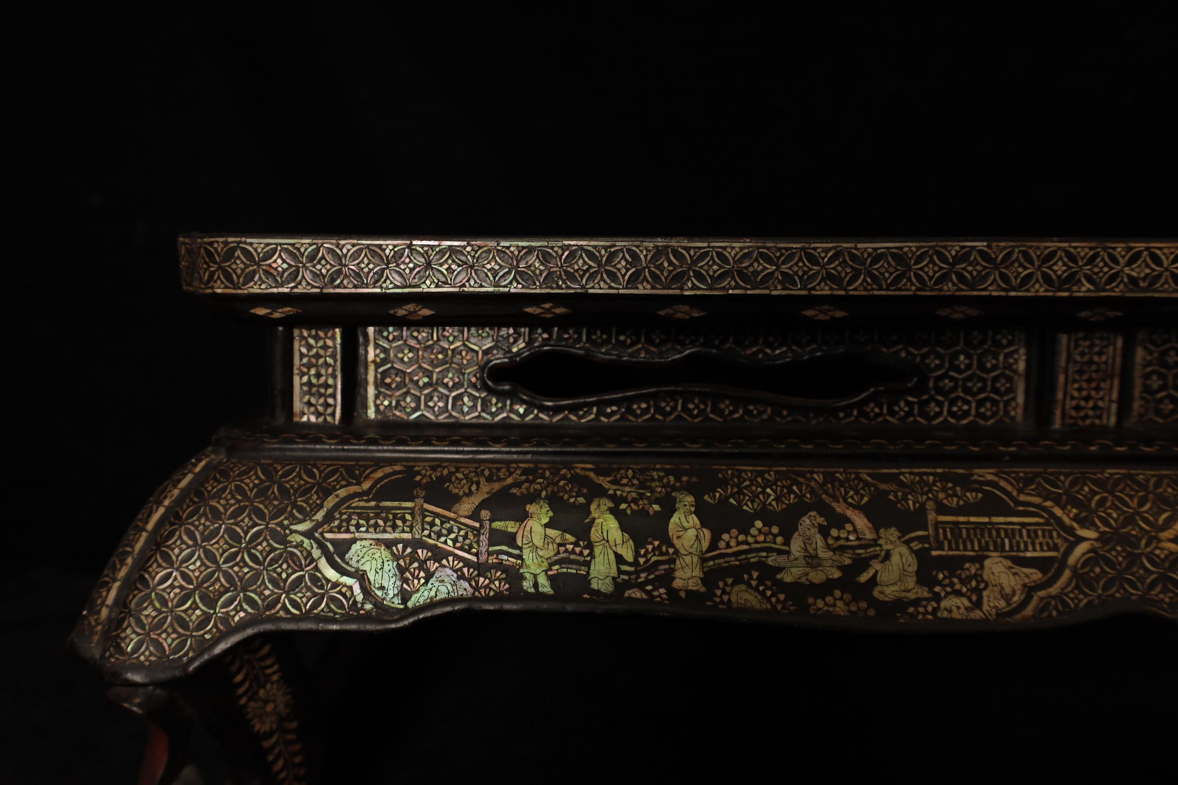 Ming Dynasty Period Scholar's Garden: Mother-of-Pearl Inlaid Lacquer Kang Table For Sale 3