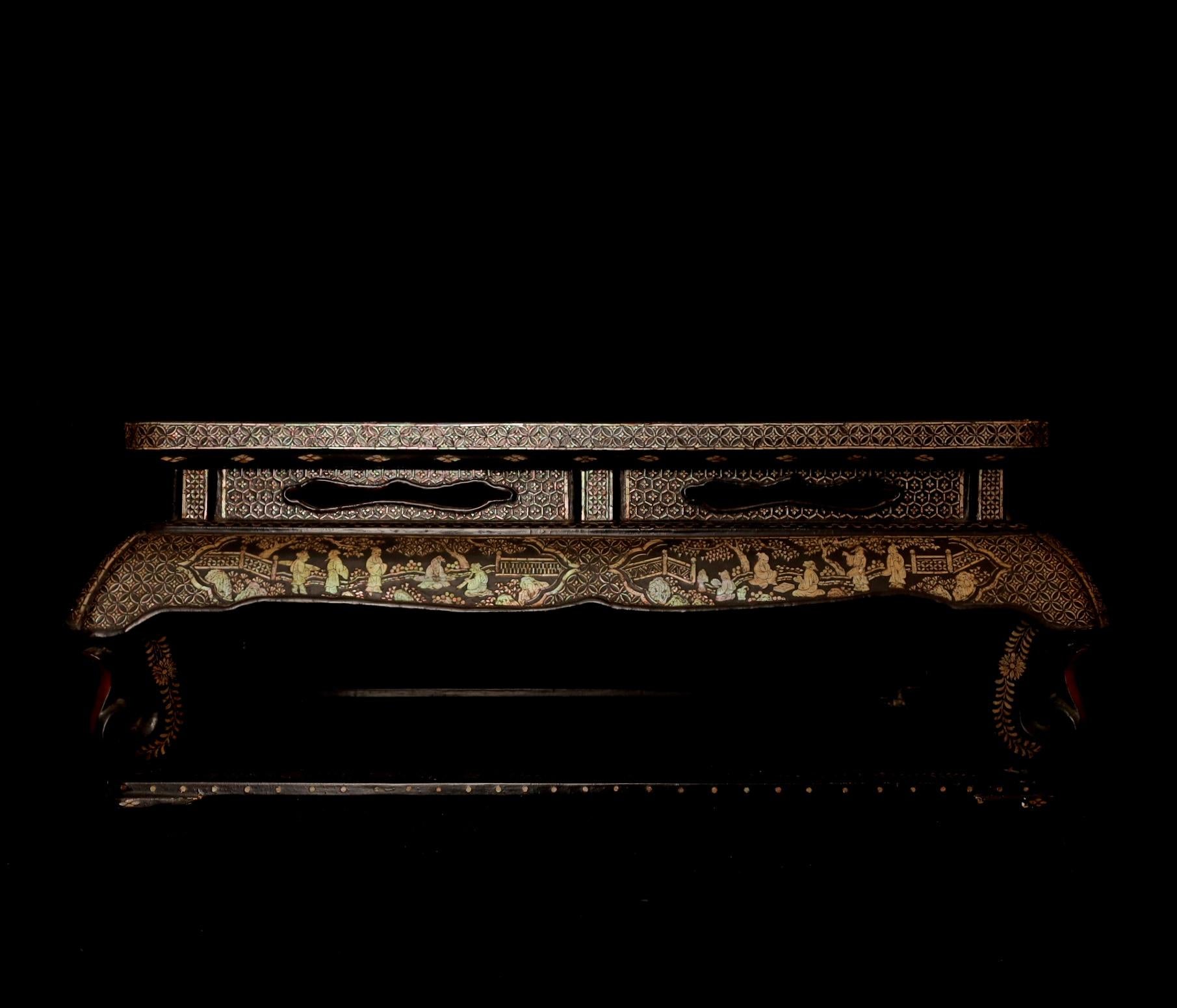 Ming Dynasty Period Scholar's Garden: Mother-of-Pearl Inlaid Lacquer Kang Table For Sale 4