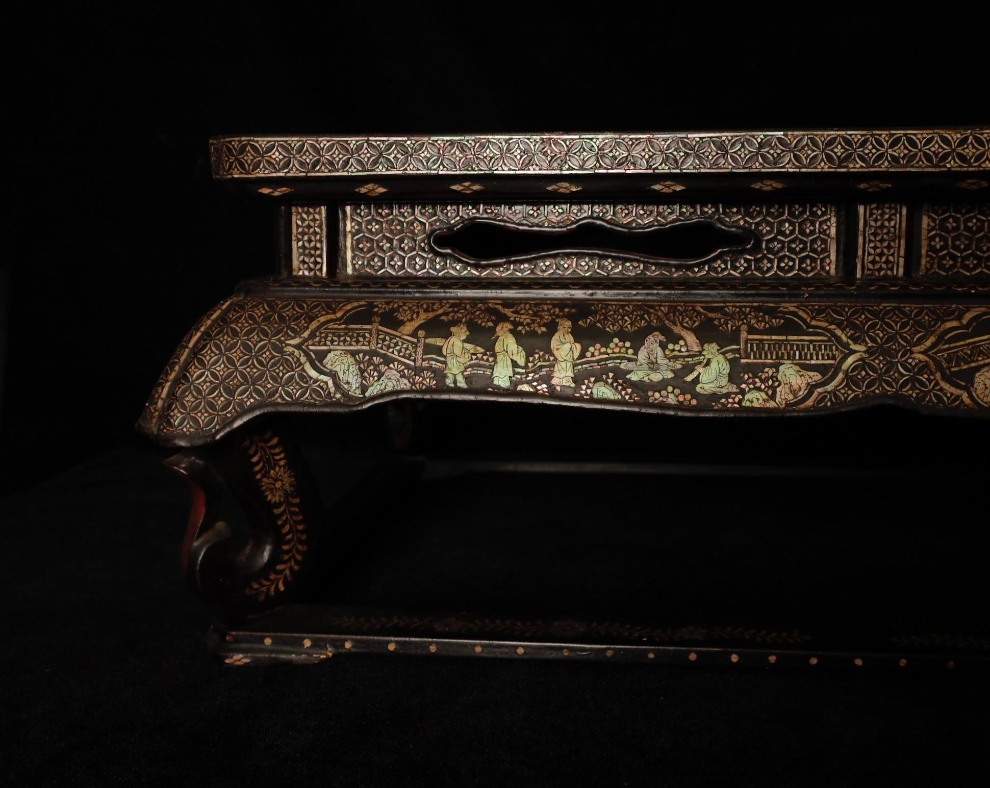 Ming Dynasty Period Scholar's Garden: Mother-of-Pearl Inlaid Lacquer Kang Table For Sale 6