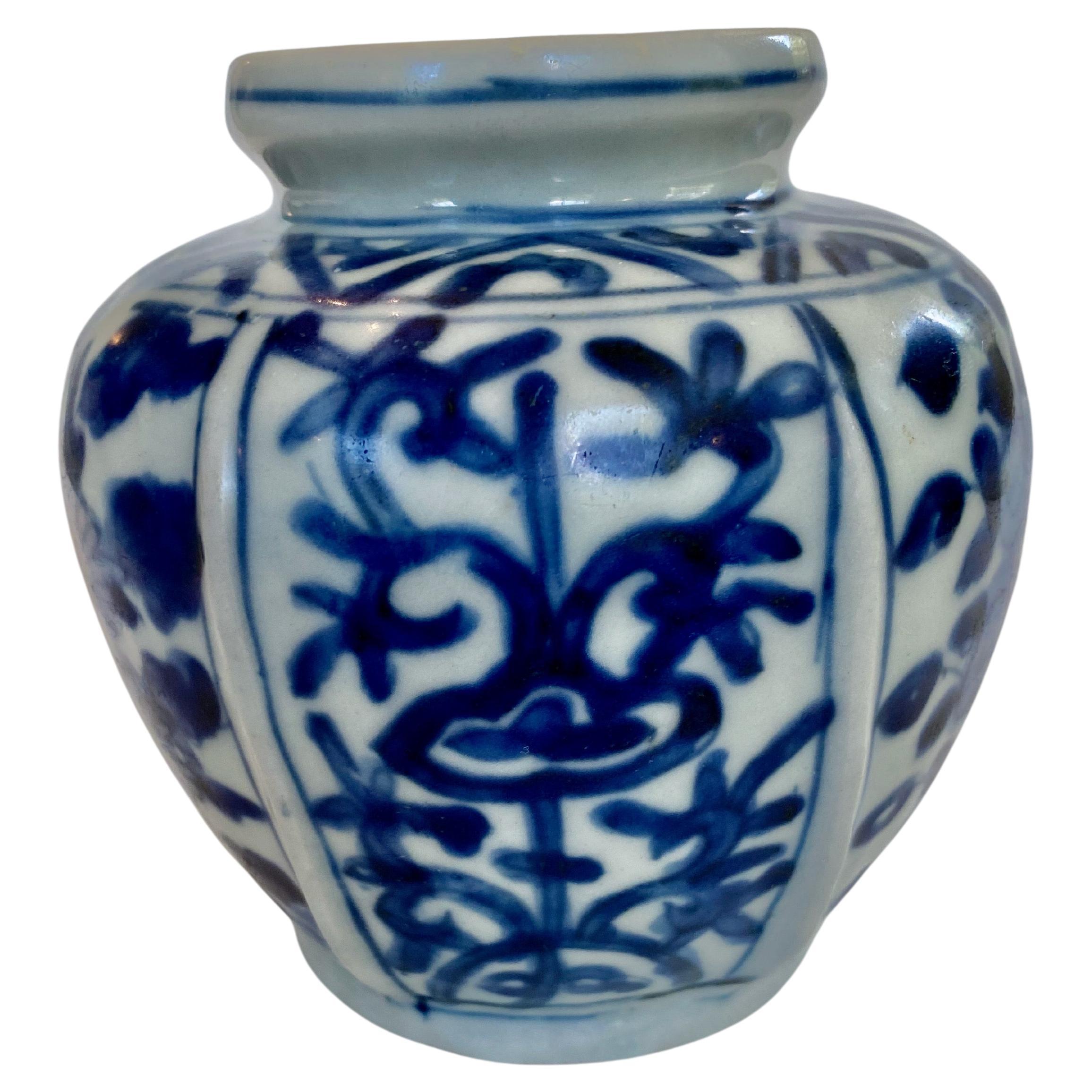 Vase côtelé de la dynastie Ming