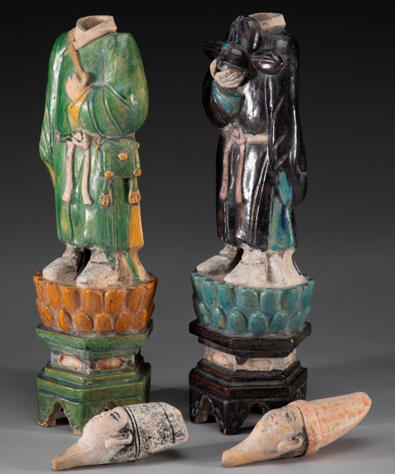 Cinese Figure di tombe dignitarie smaltate della dinastia Ming Sancai in vendita