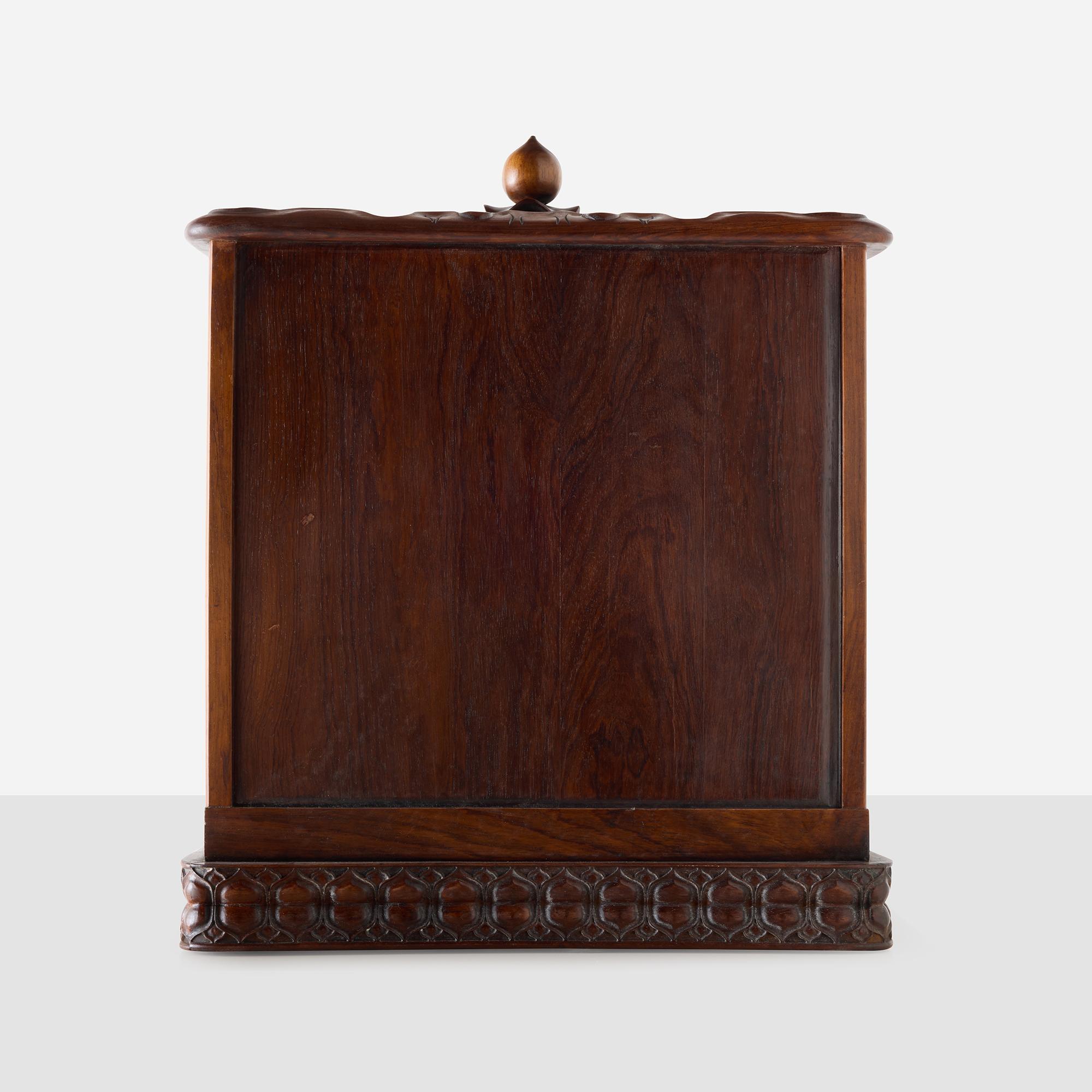 Niche bouddhiste en bois de poirier, style dynastie Ming, 20e siècle Bon état - En vente à San Francisco, CA