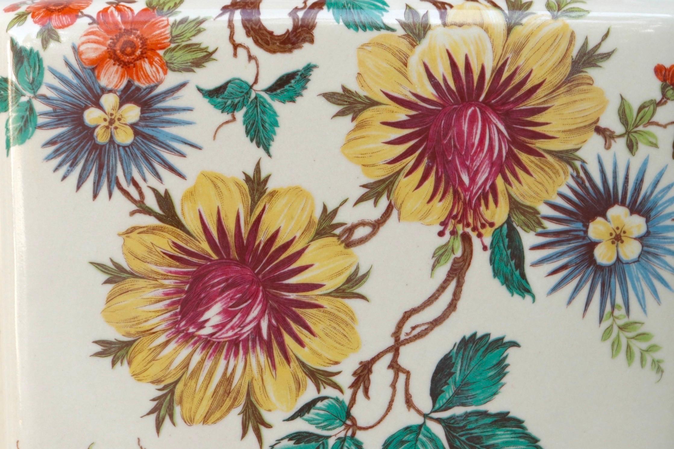Métal Paire de lampes de table en céramique florale Ming en vente