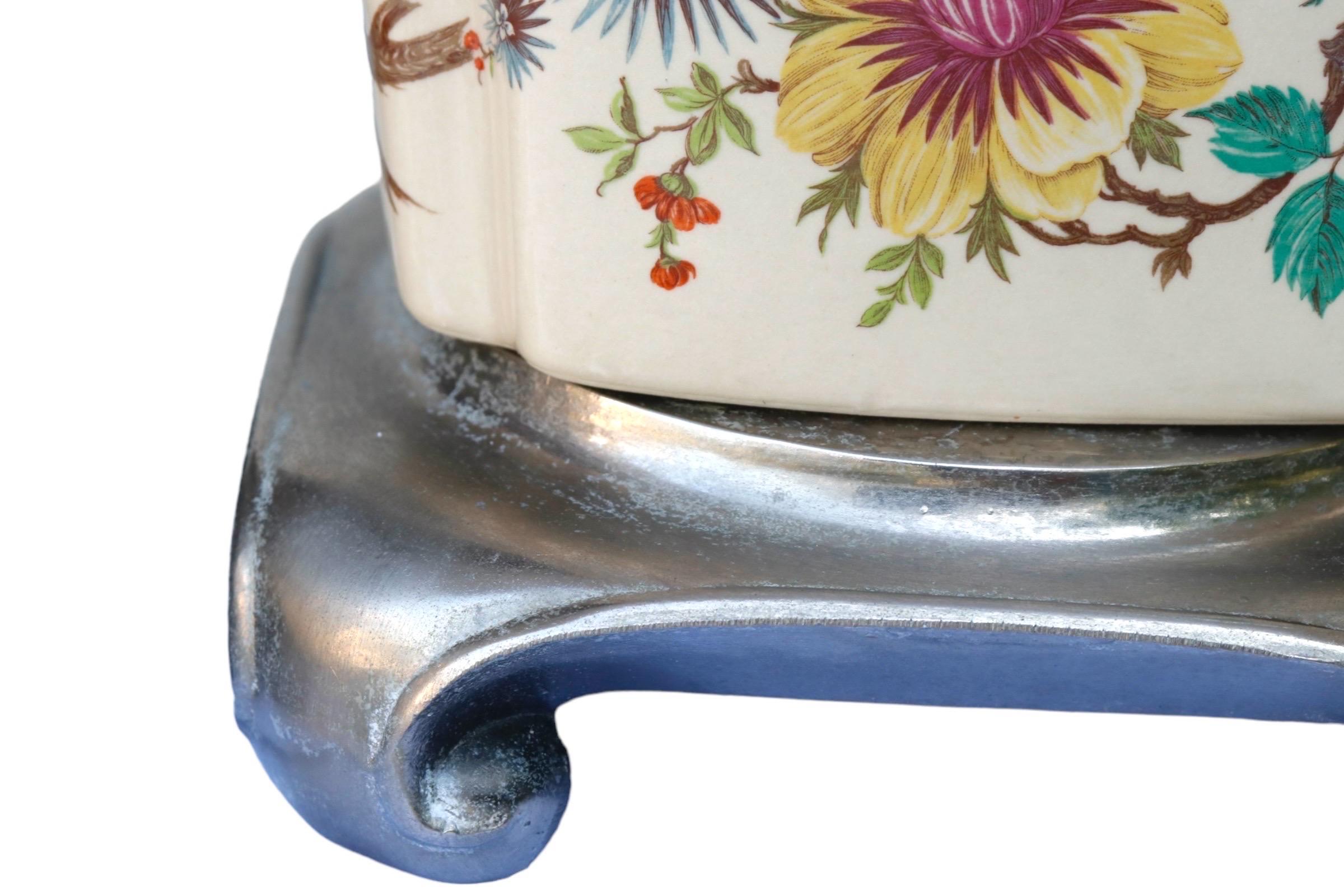 Paire de lampes de table en céramique florale Ming en vente 1